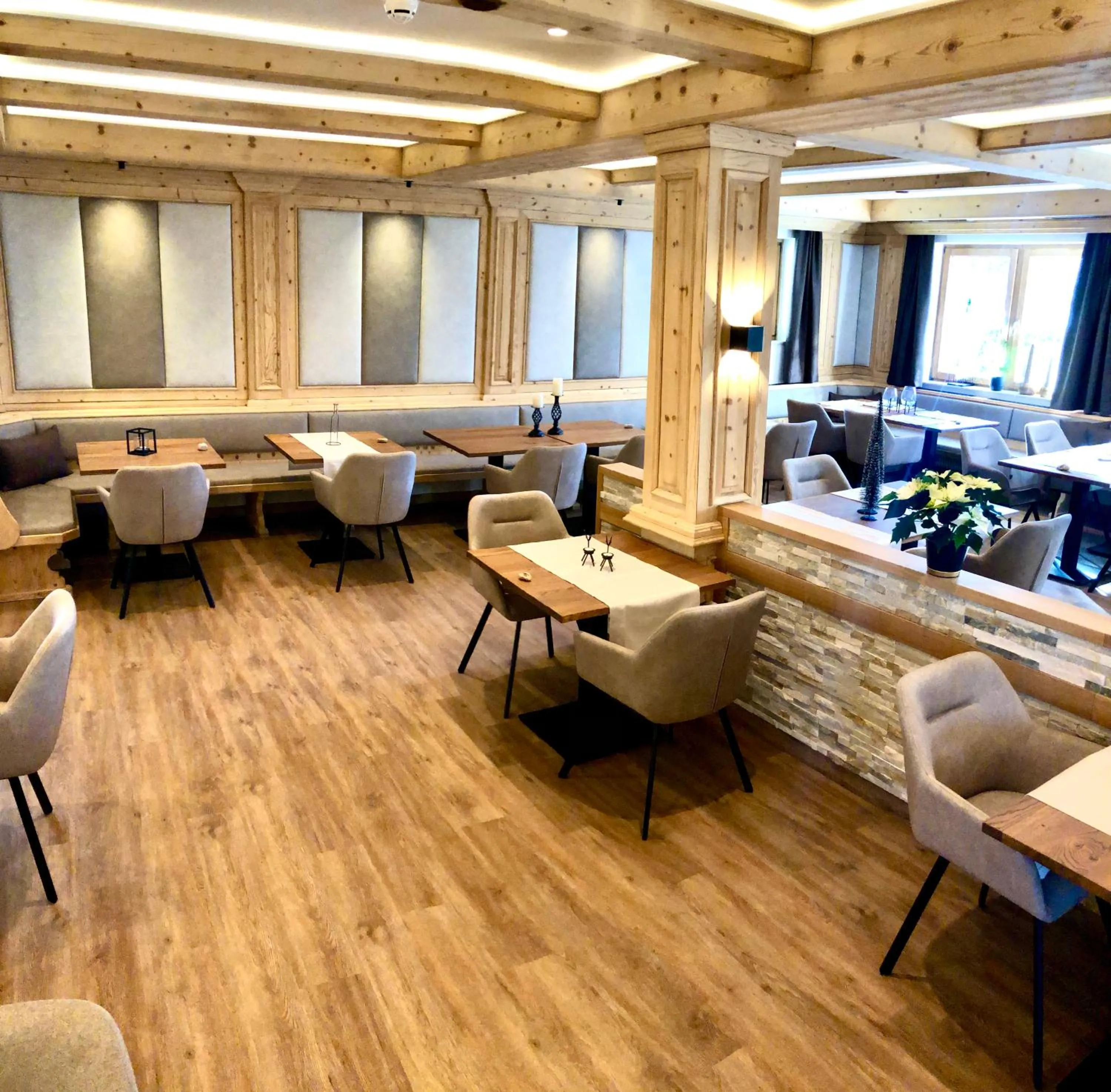 Restaurant/places to eat in Hartweger's Hotel