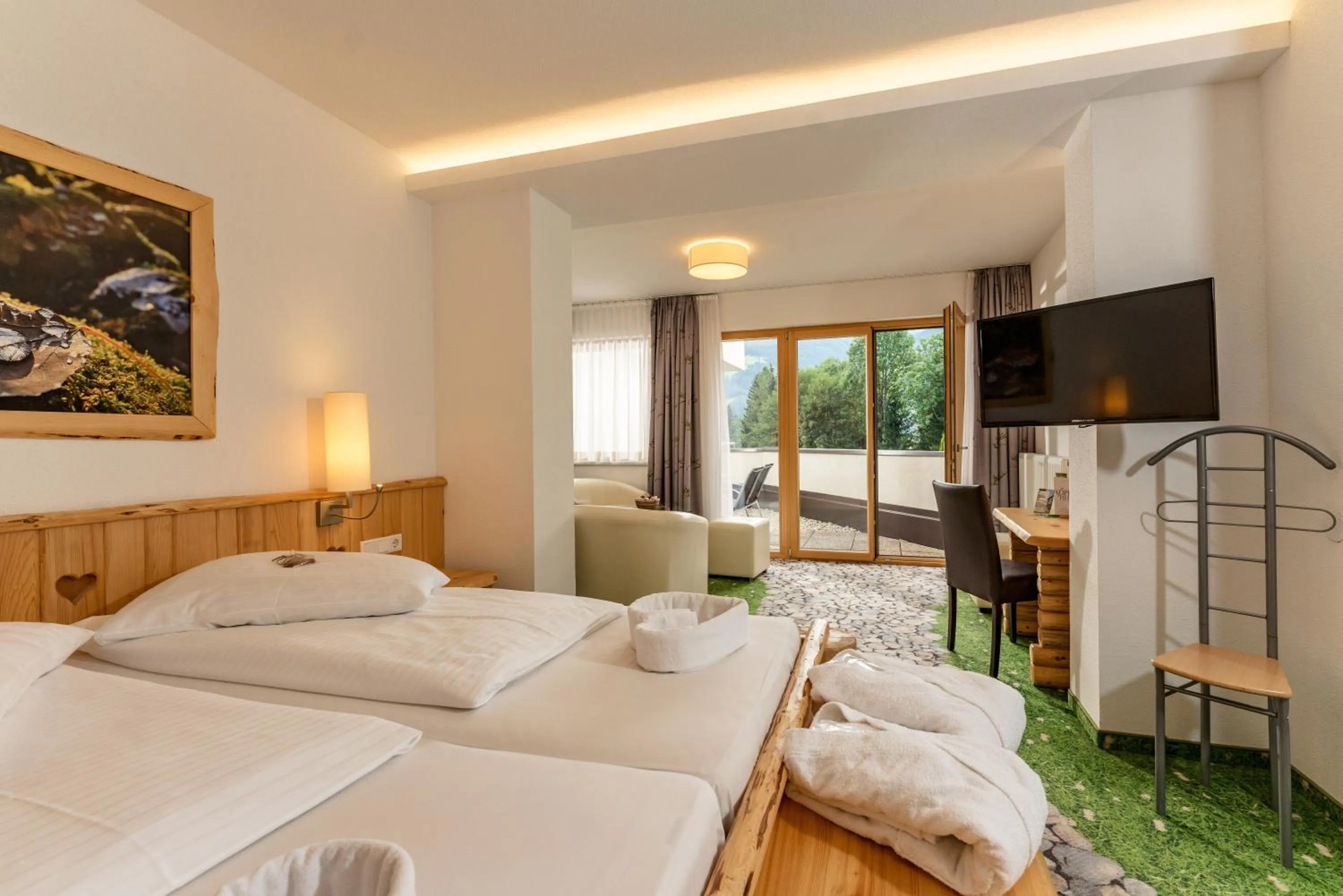 Photo of the whole room, Bed in Hartweger's Hotel