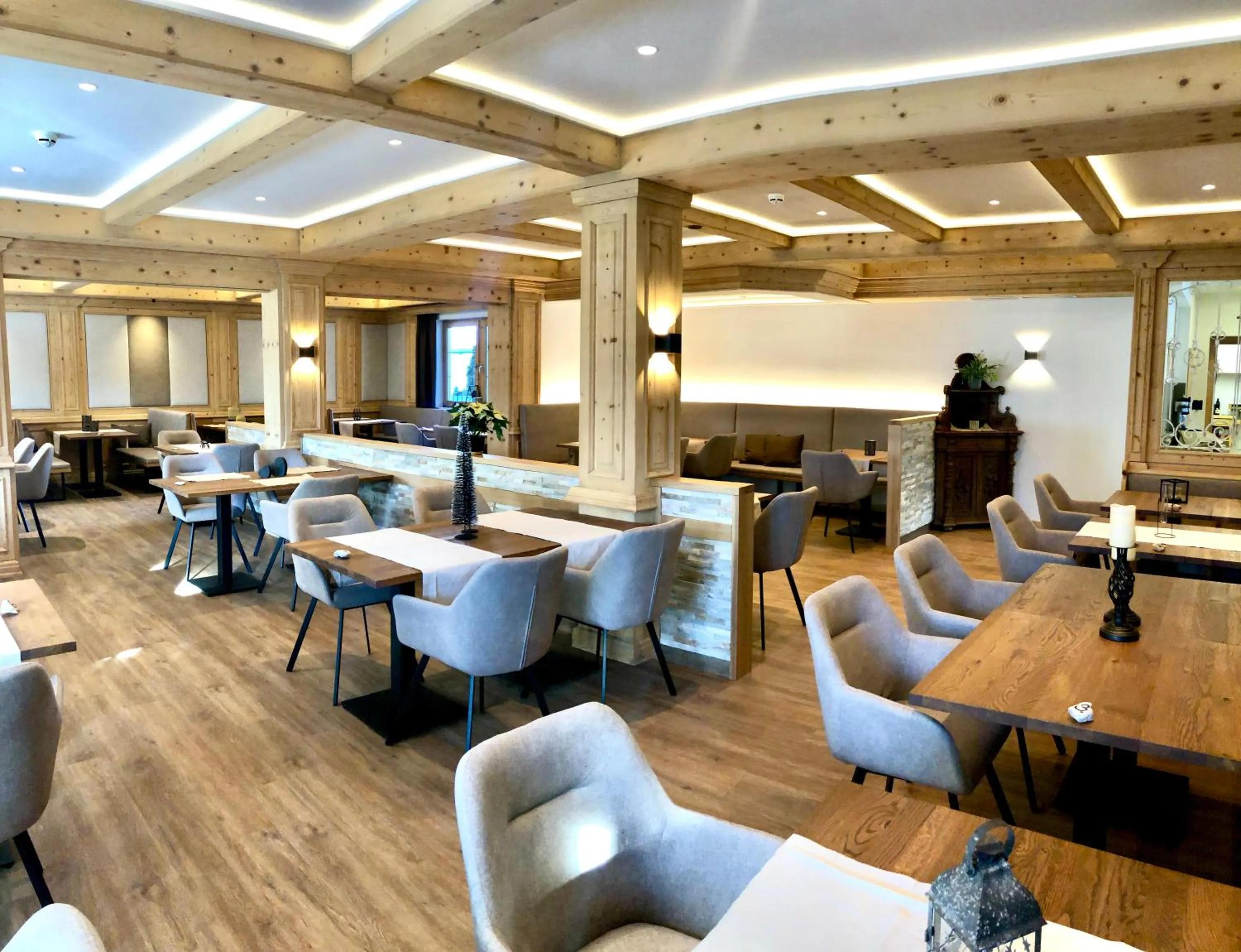 Restaurant/places to eat in Hartweger's Hotel