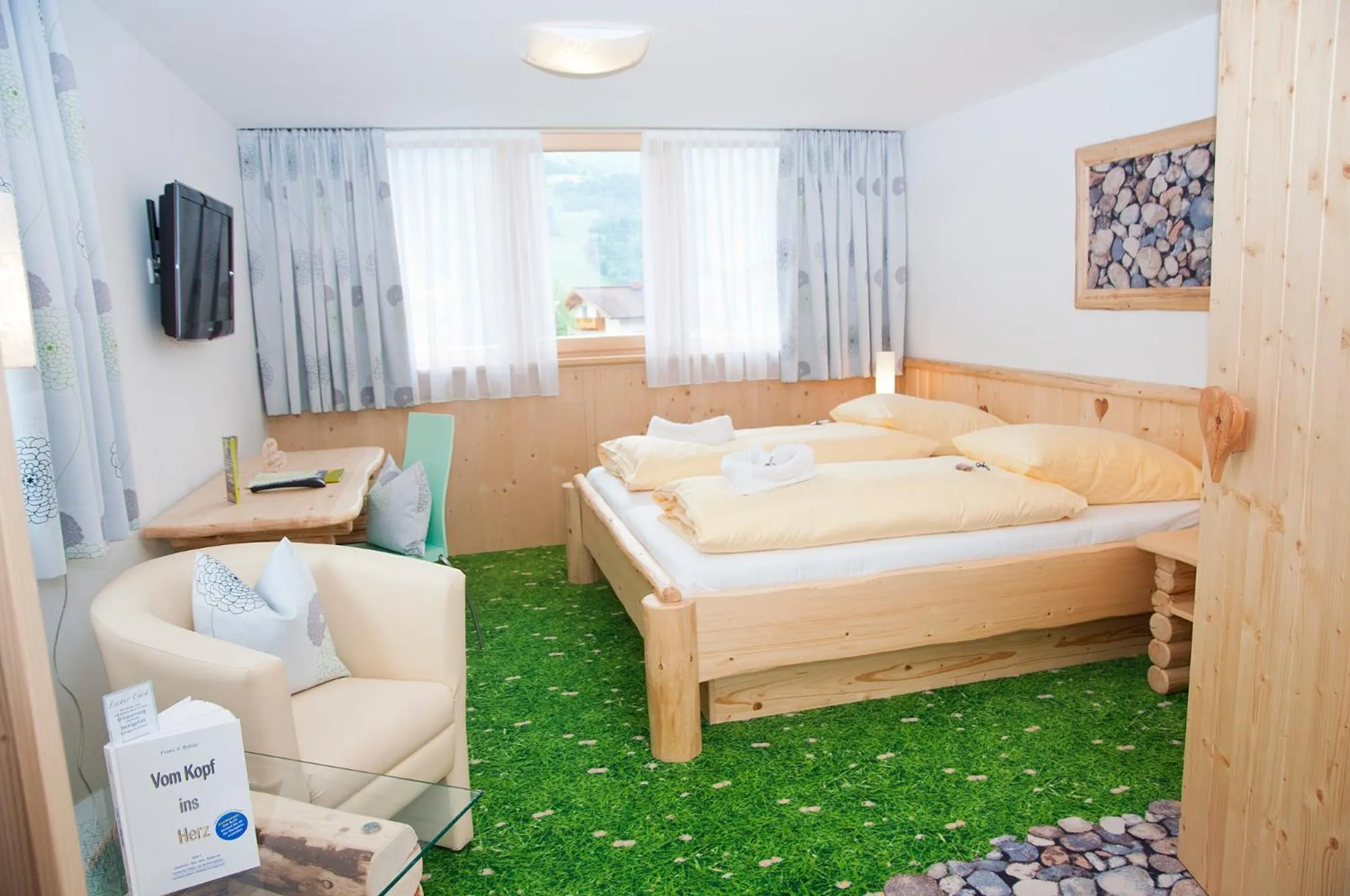 Photo of the whole room, Bed in Hartweger's Hotel