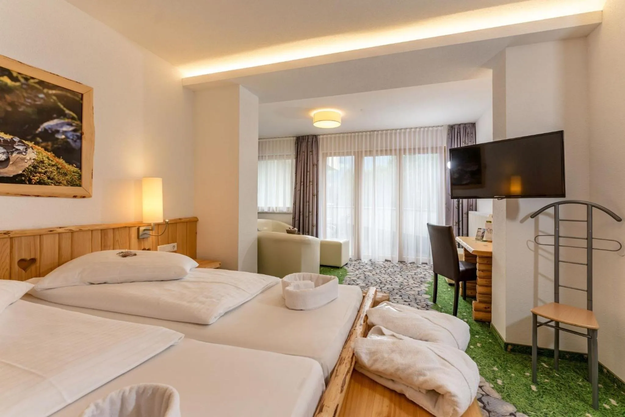 Photo of the whole room, Bed in Hartweger's Hotel