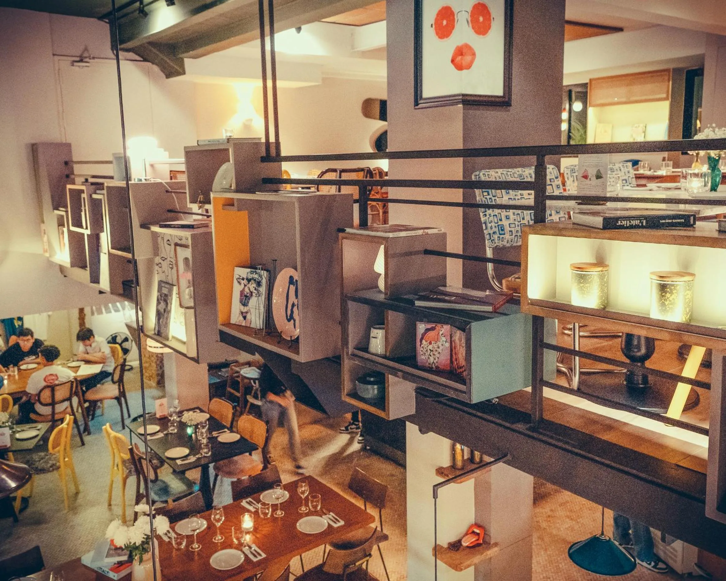 Restaurant/places to eat in Sacha's Hotel Uno