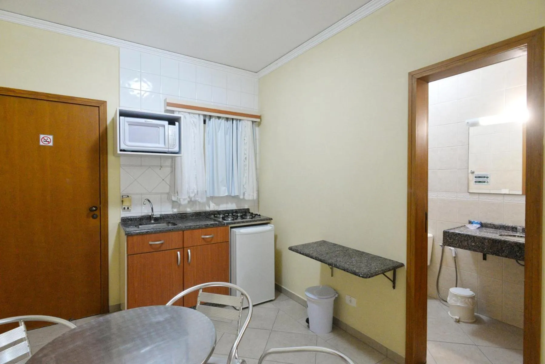 Communal kitchen in Refúgio Costeiro II