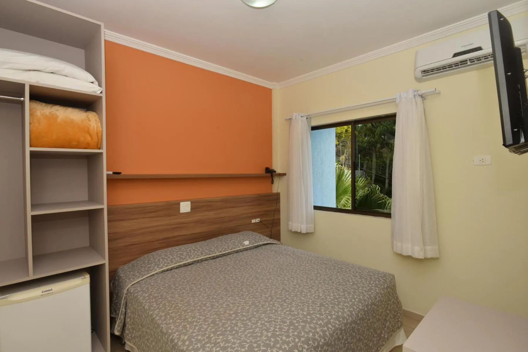 Photo of the whole room, Bed in Refúgio Costeiro II