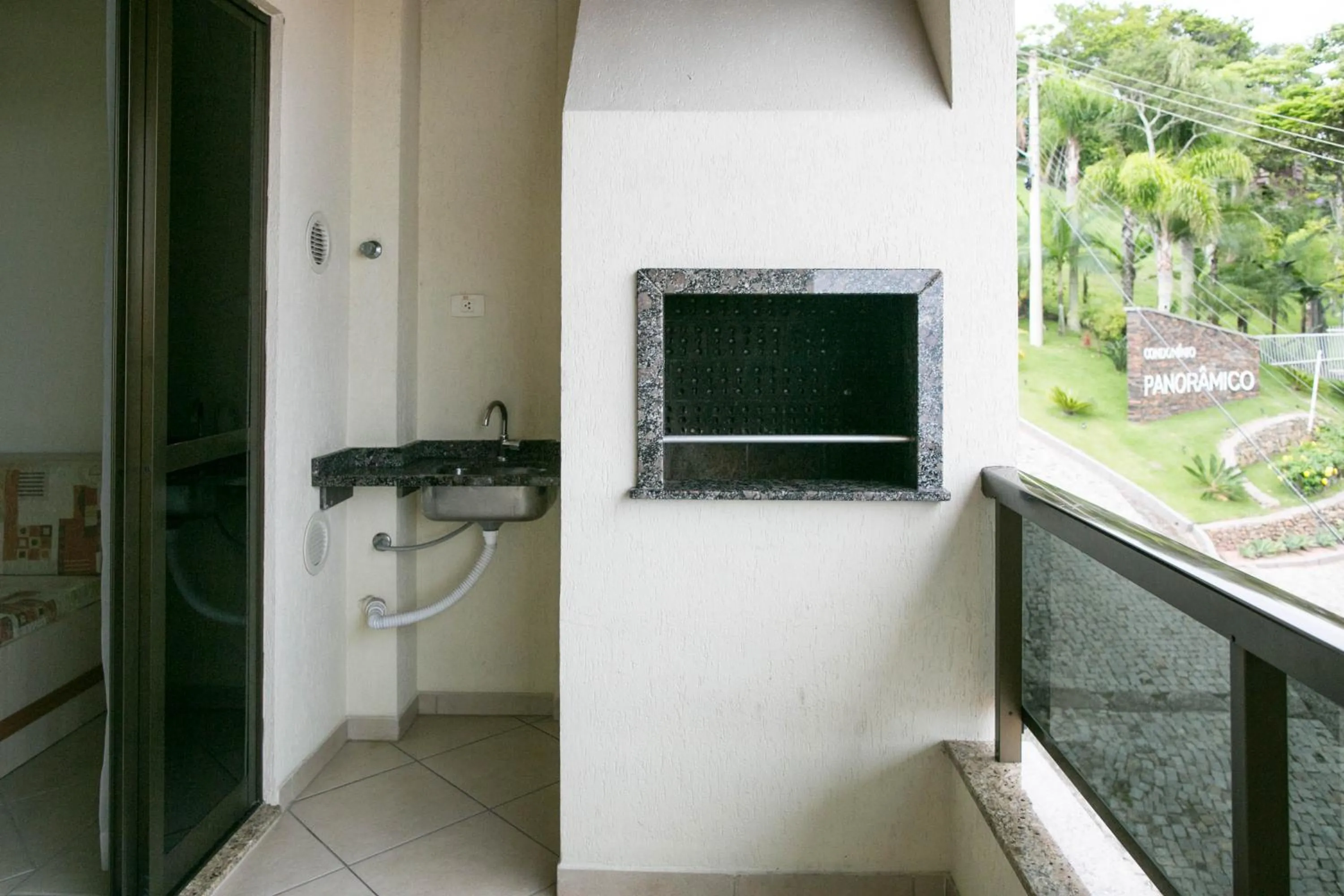 BBQ facilities in Refúgio Costeiro II