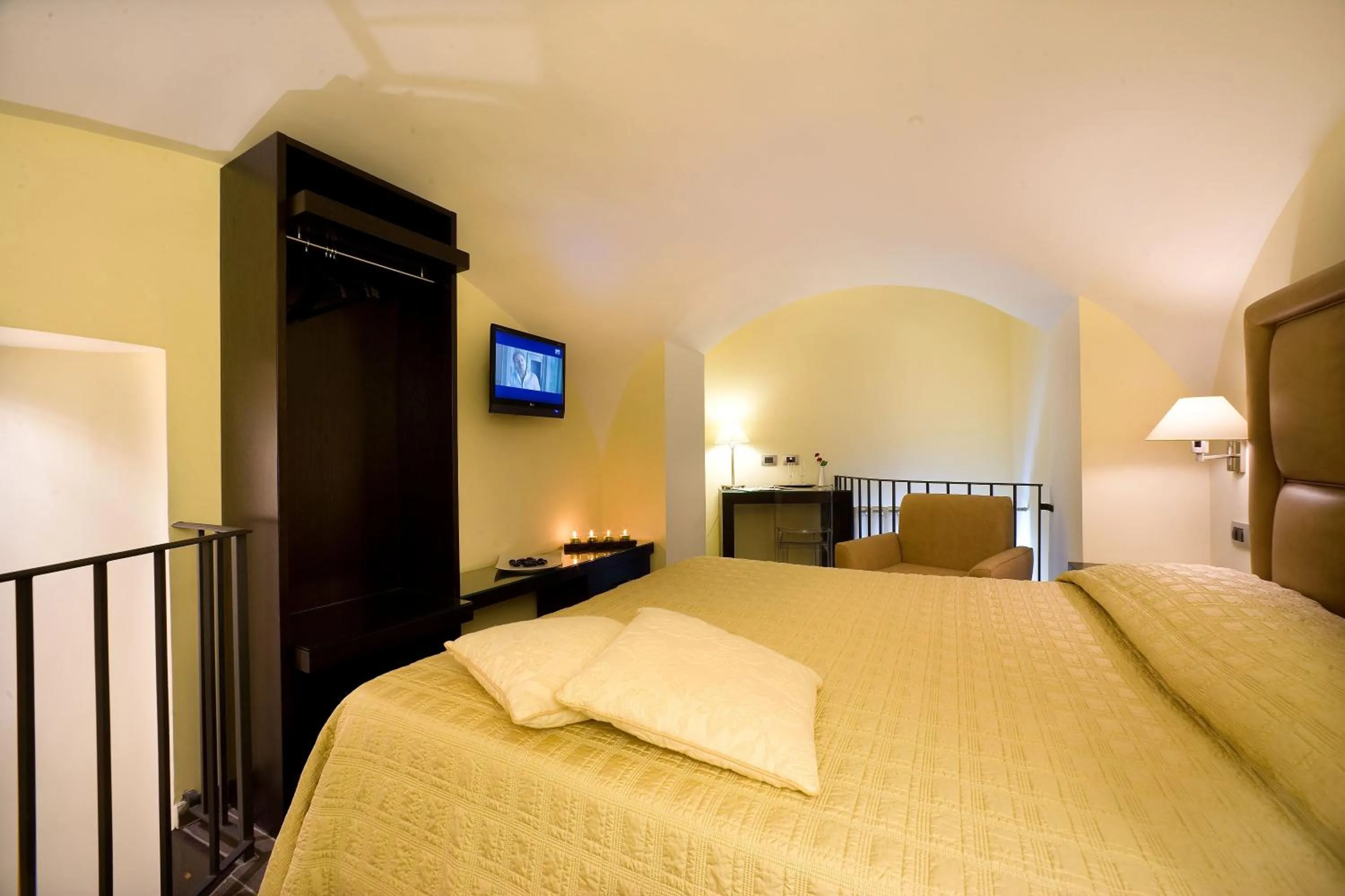 Photo of the whole room in Magi House Relais