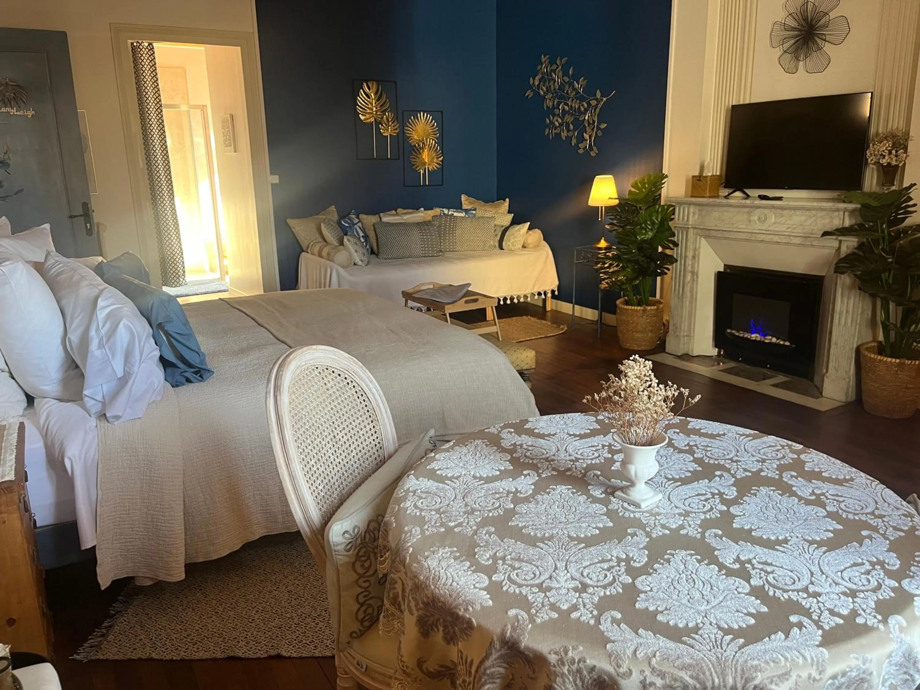 Photo of the whole room, Bed in The Corner Properties