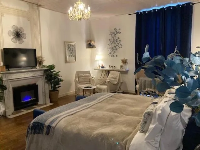 Photo of the whole room, Bed in The Corner Properties