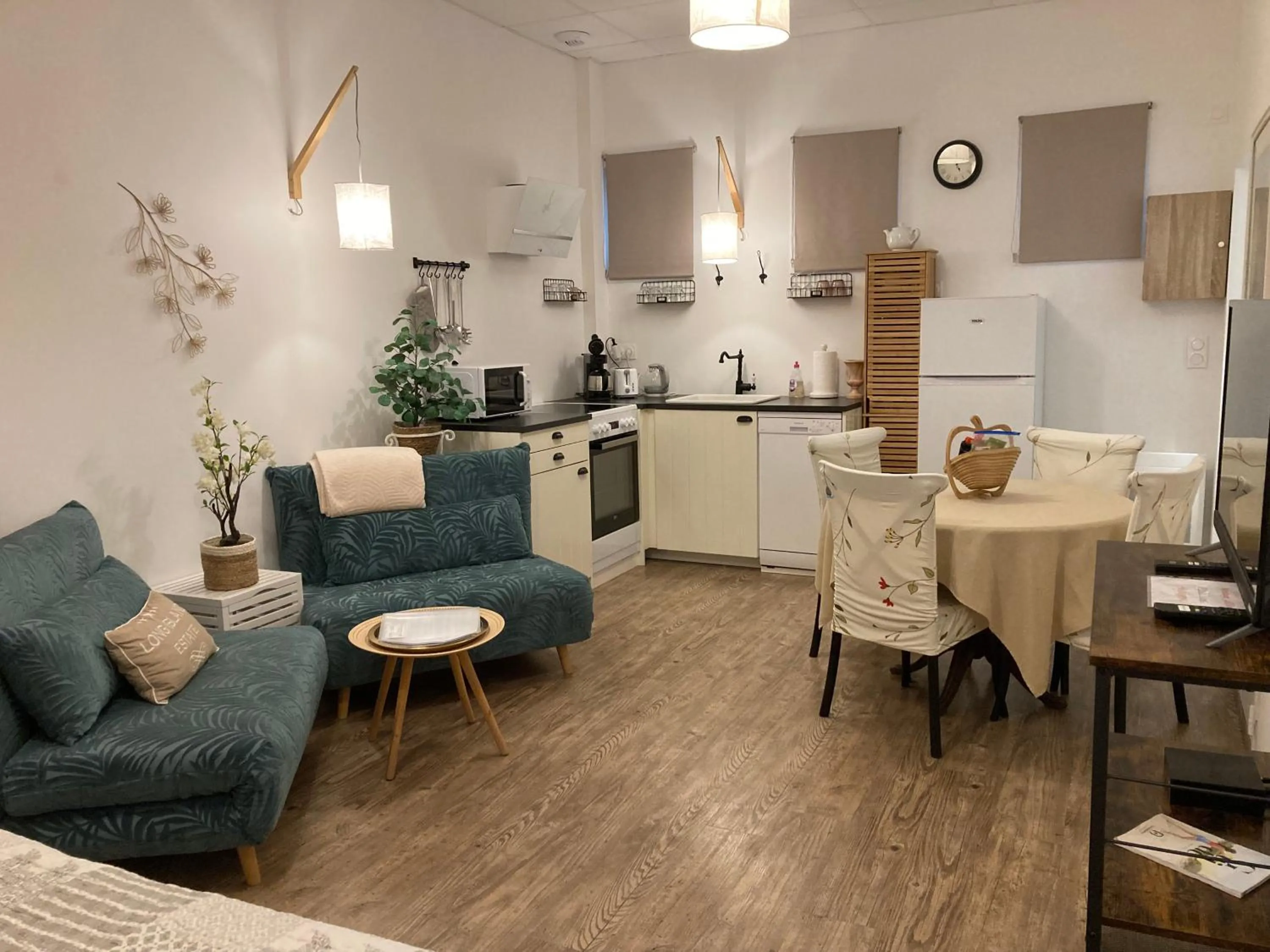 Kitchen or kitchenette in The Corner Properties