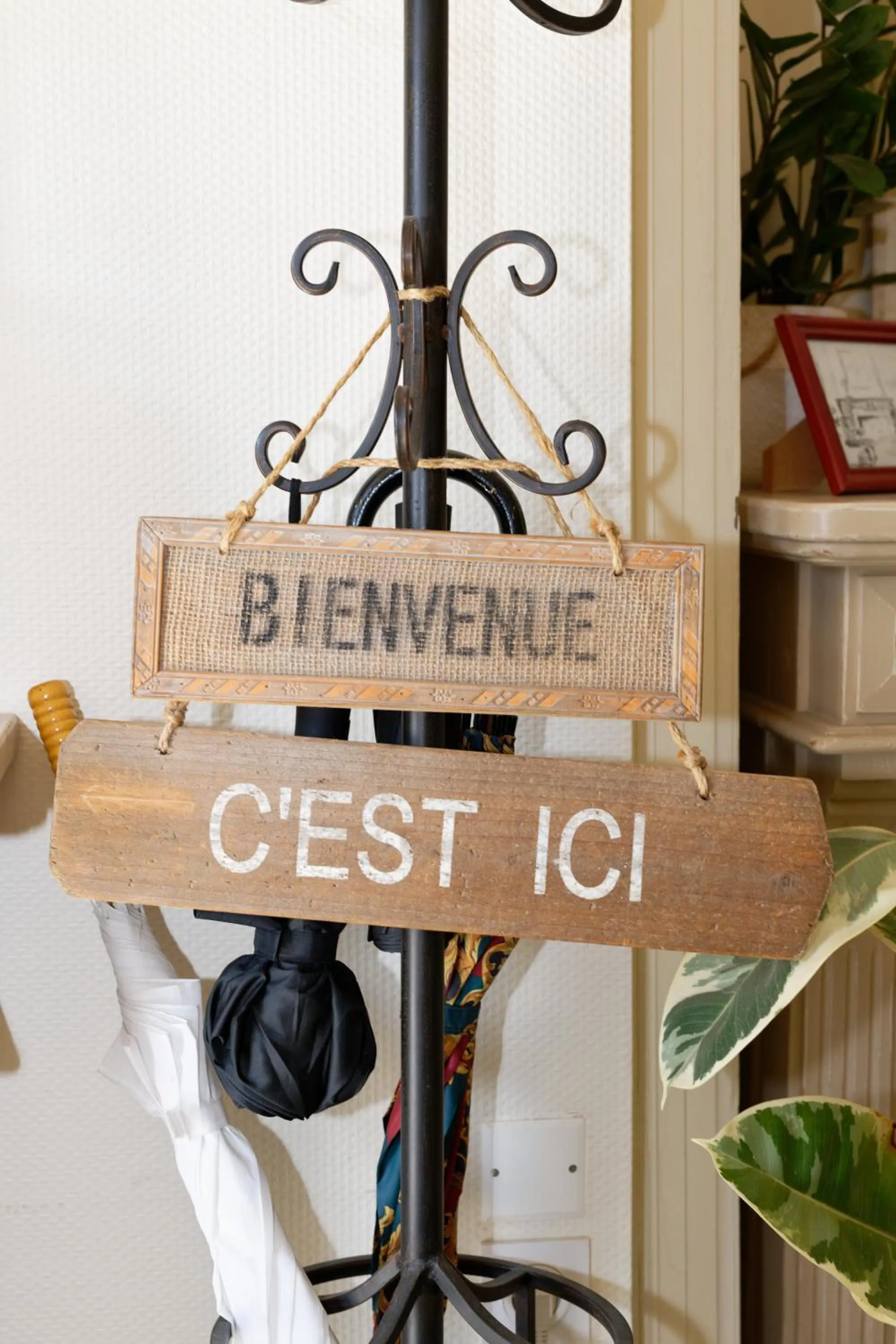 Decorative detail in The Corner Properties