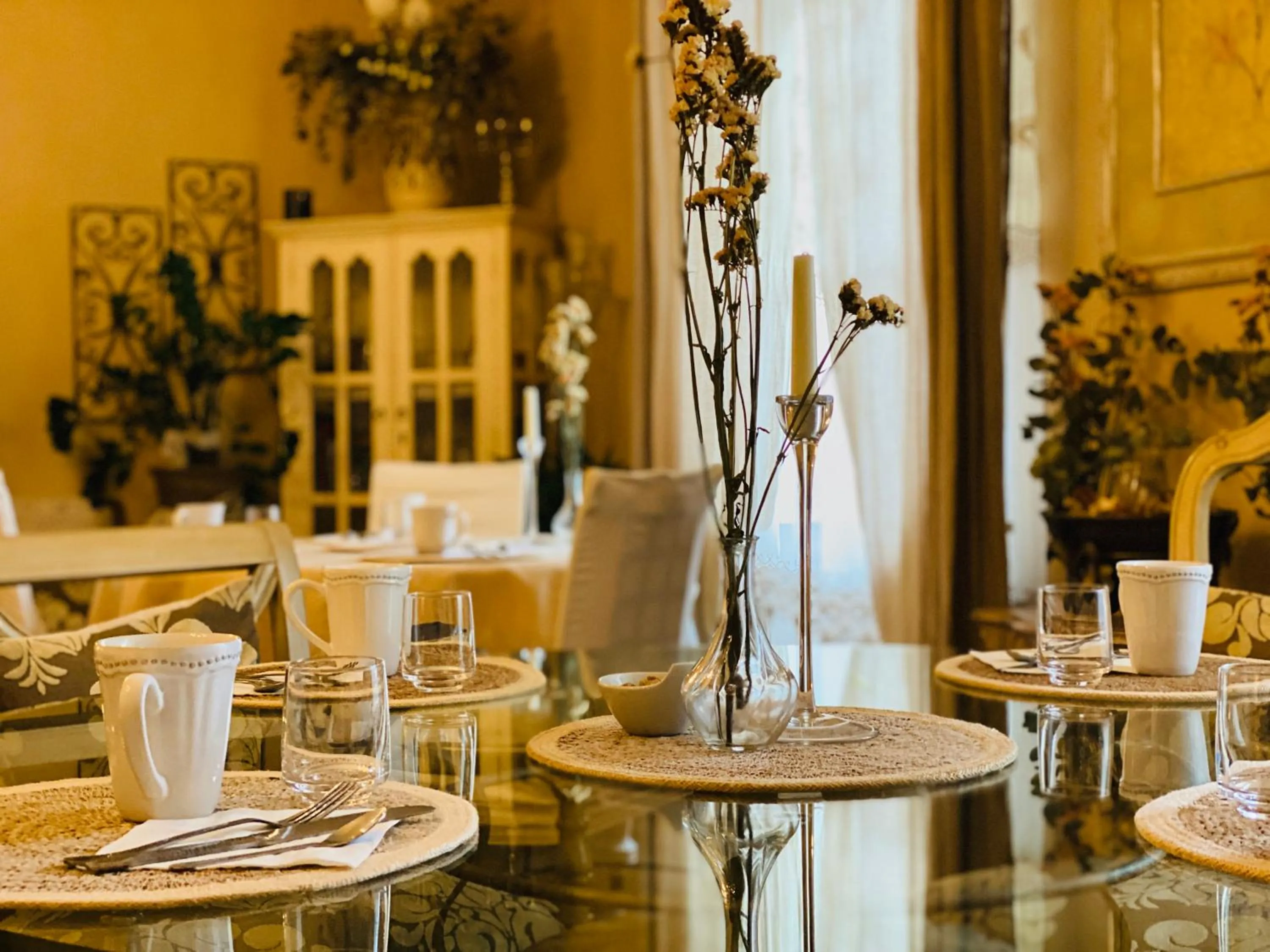 Breakfast in The Corner Properties