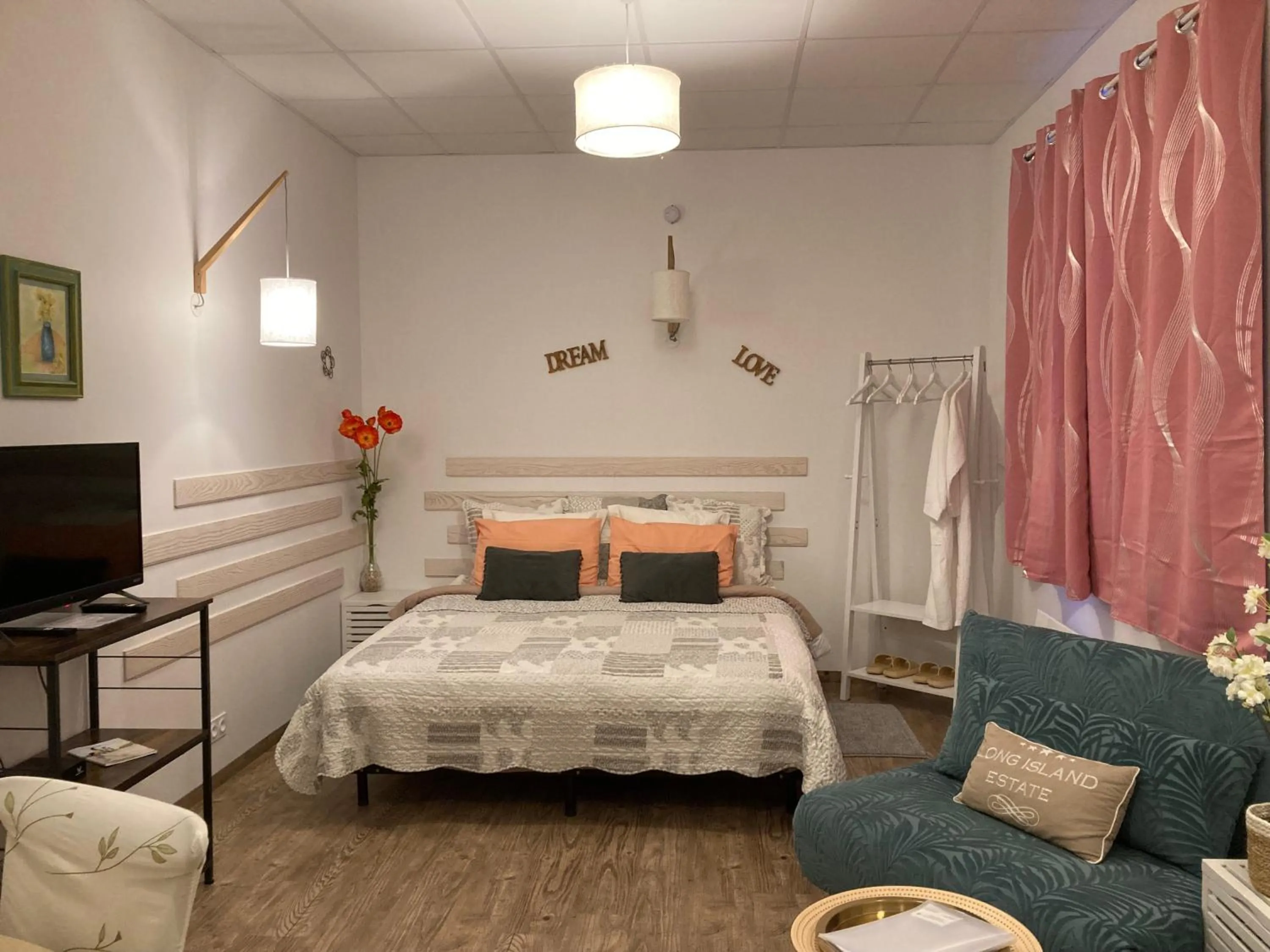 Bed in The Corner Properties