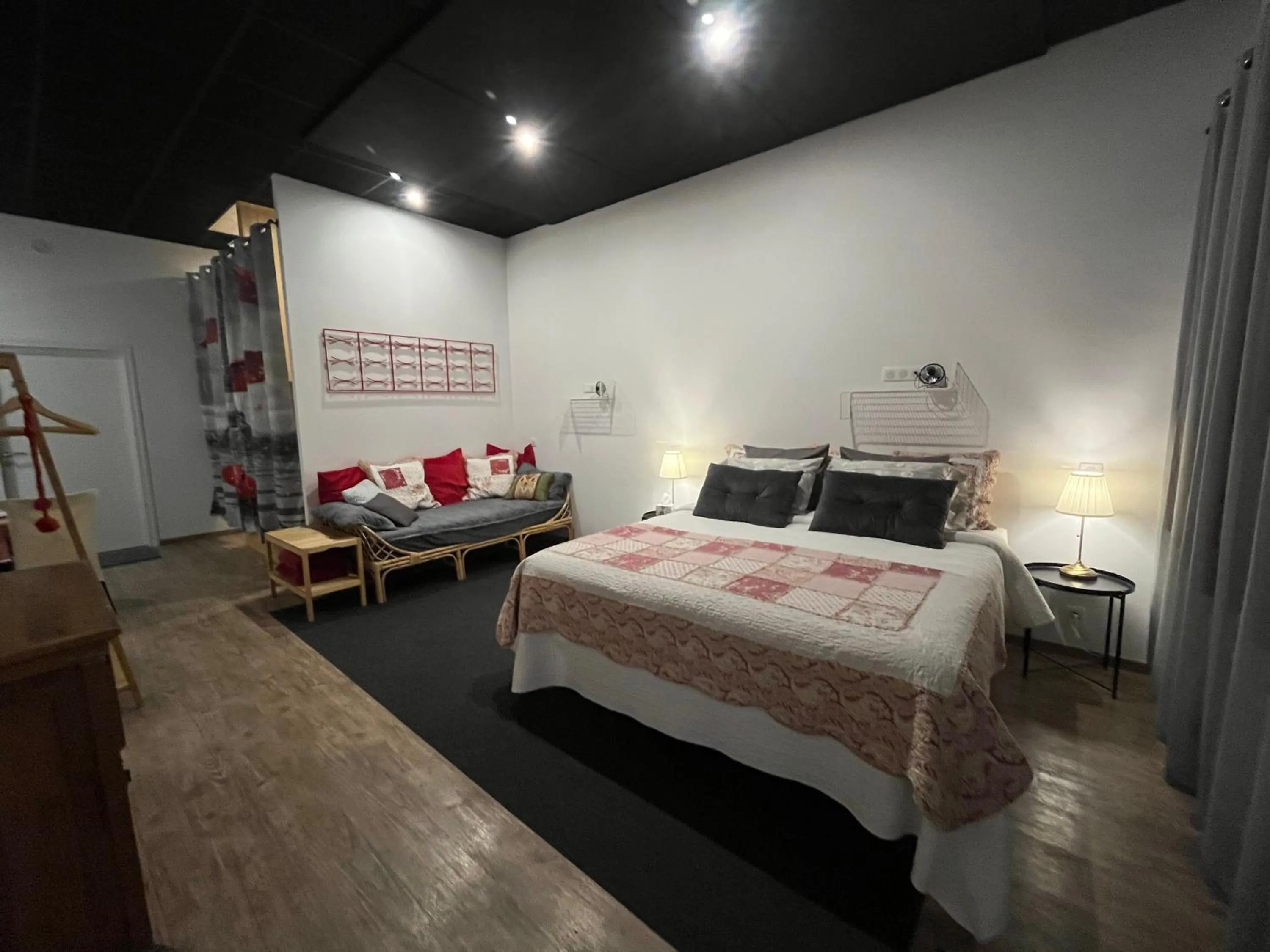 Photo of the whole room, Bed in The Corner Properties