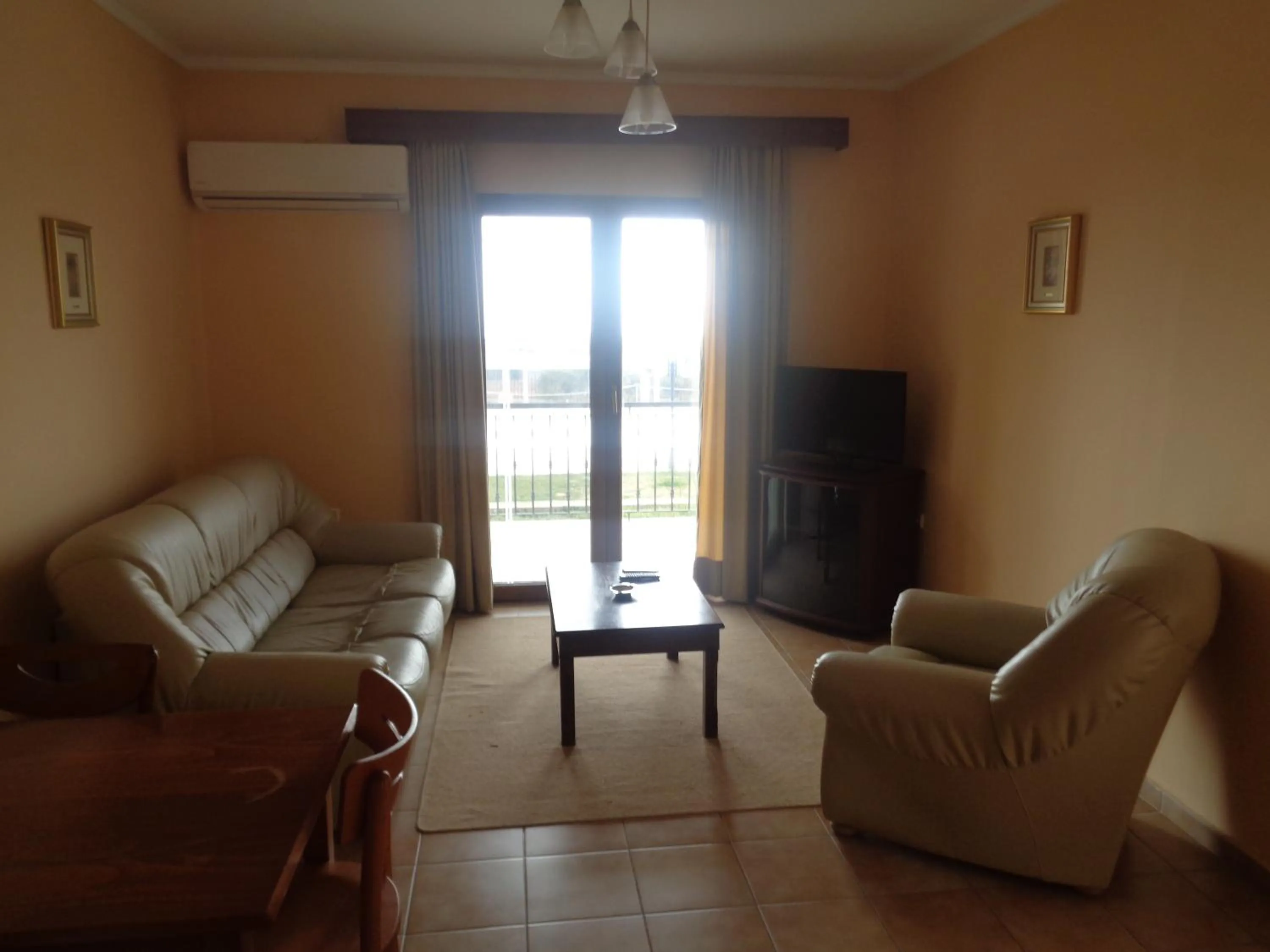 Day in Bell Air Hotel