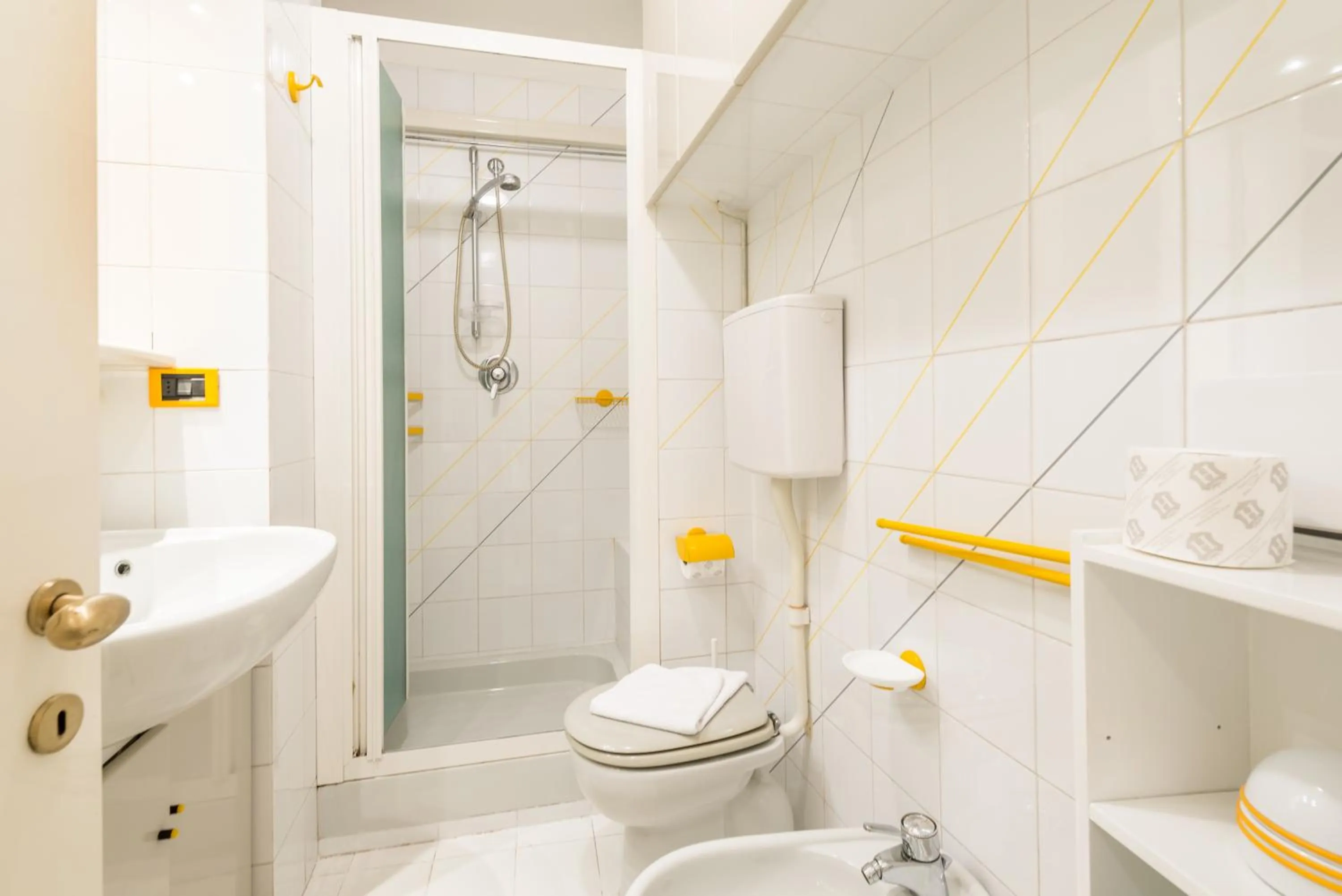 Shower in Giulietta by Mmega