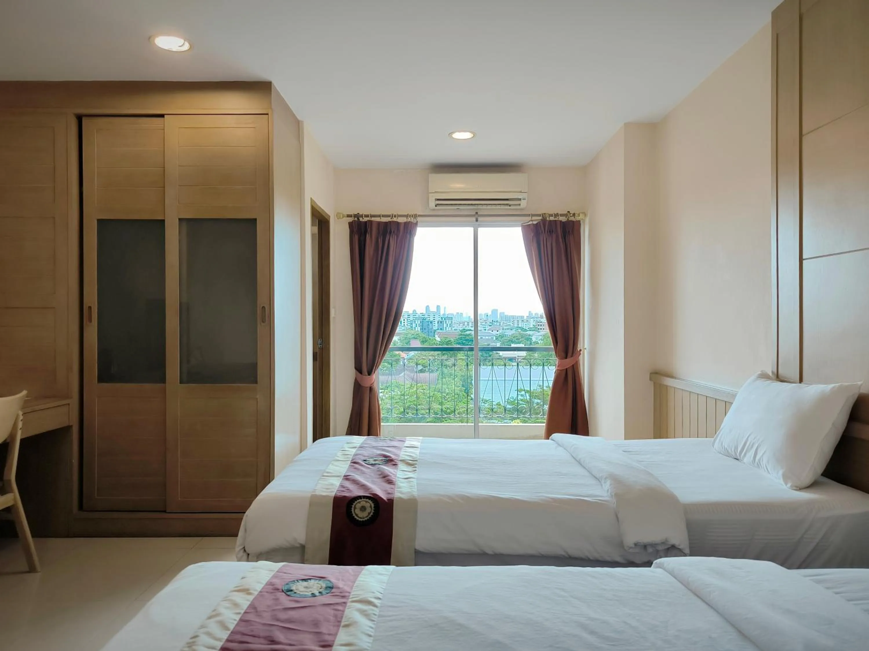 Bedroom, Bed in Metro Point Bangkok