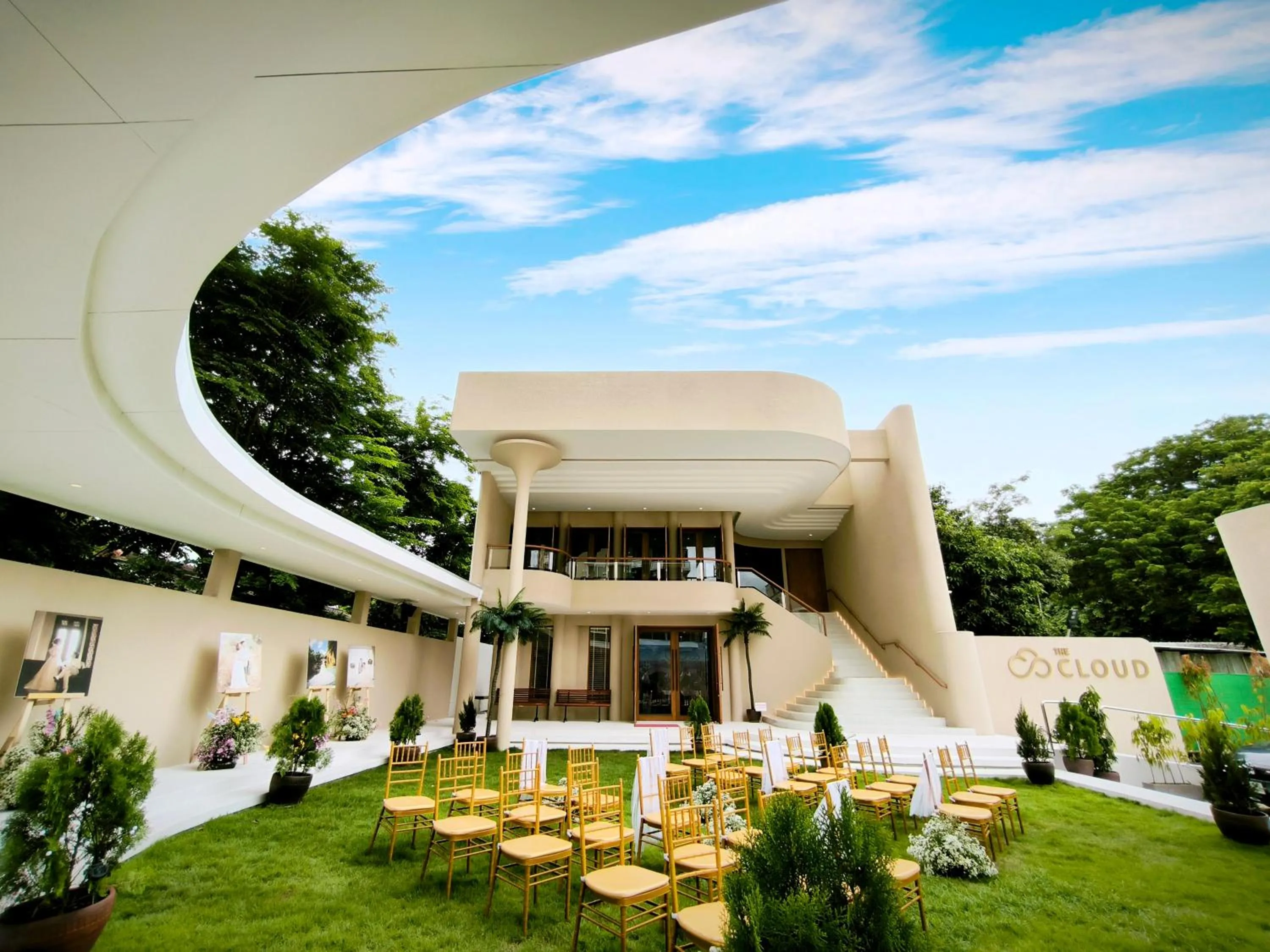 Property building in Metro Point Bangkok