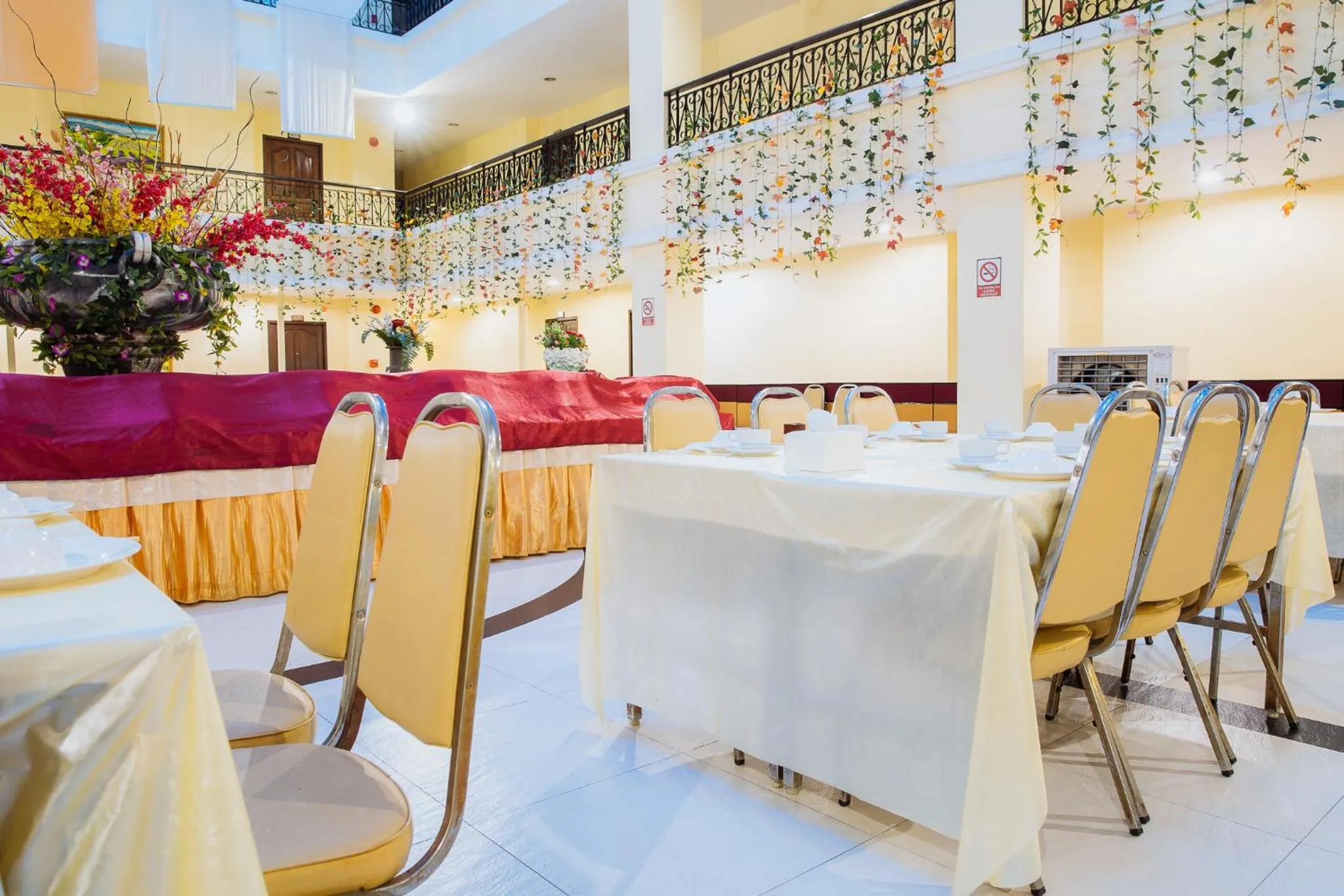 Restaurant/places to eat in Metro Point Bangkok