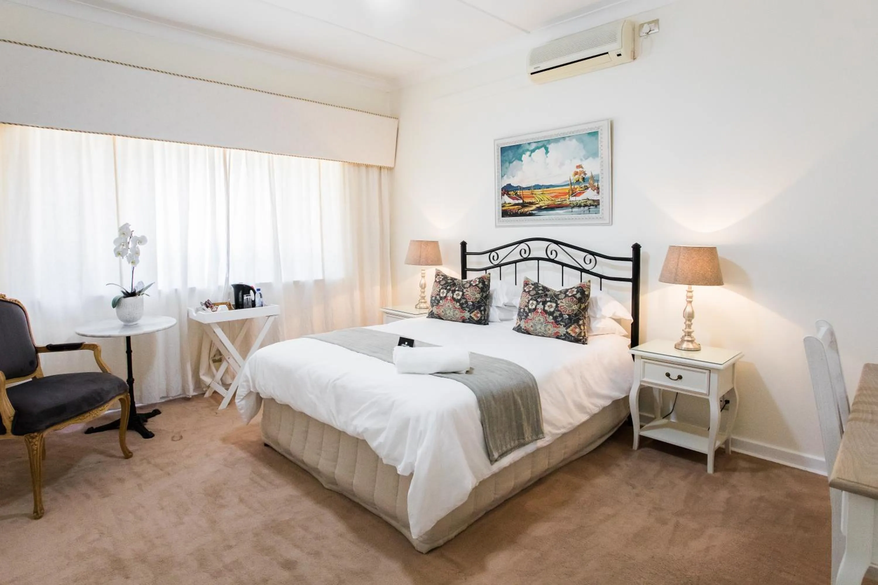 Photo of the whole room, Bed in Hathaway Guest House