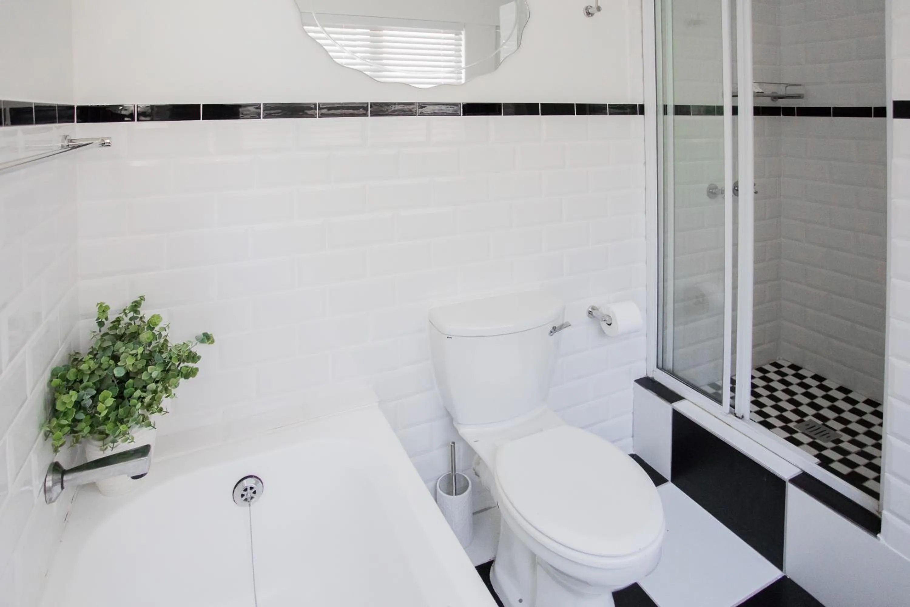 Toilet in Hathaway Guest House