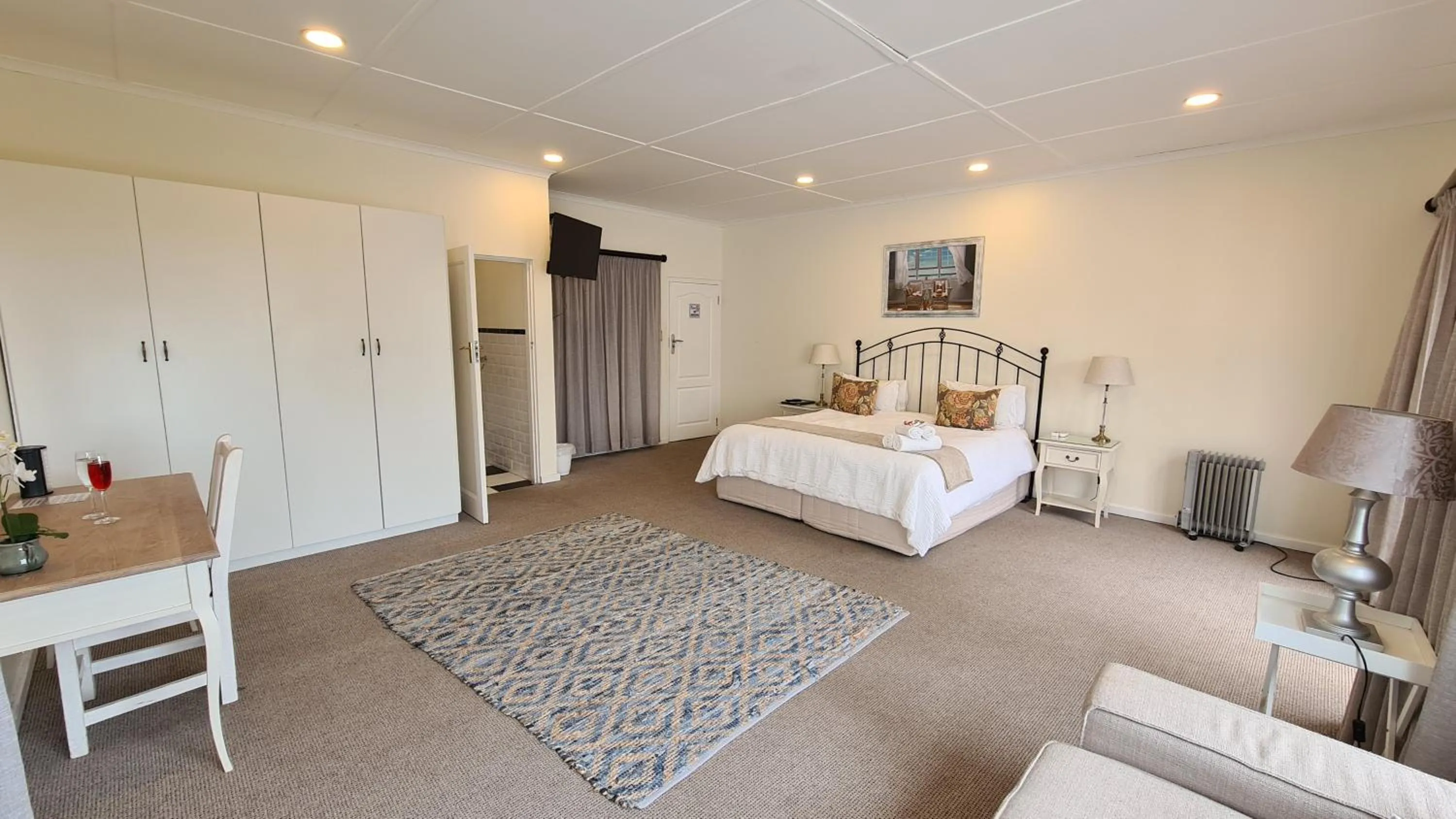 Photo of the whole room, Bed in Hathaway Guest House