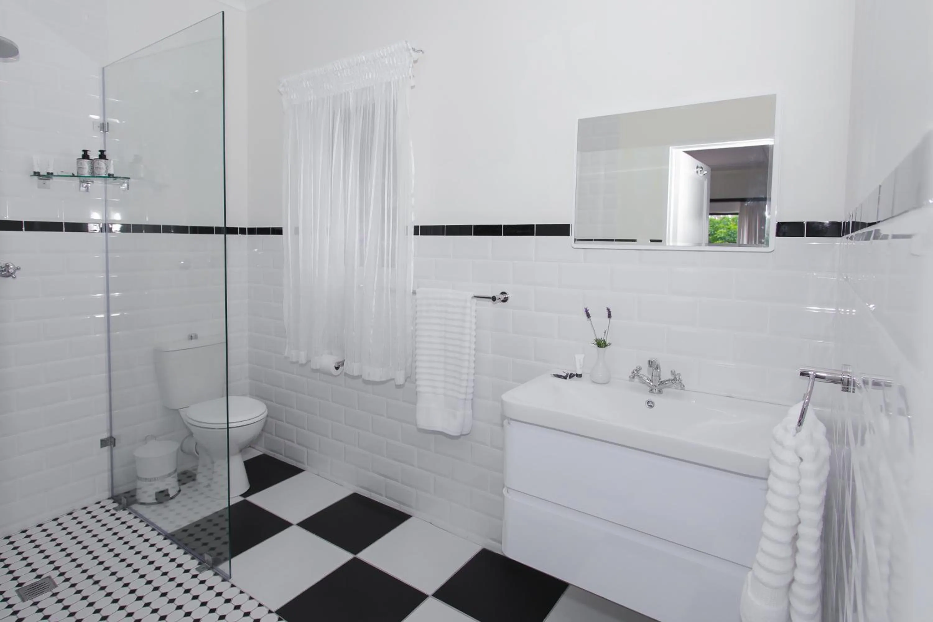 Bathroom in Hathaway Guest House