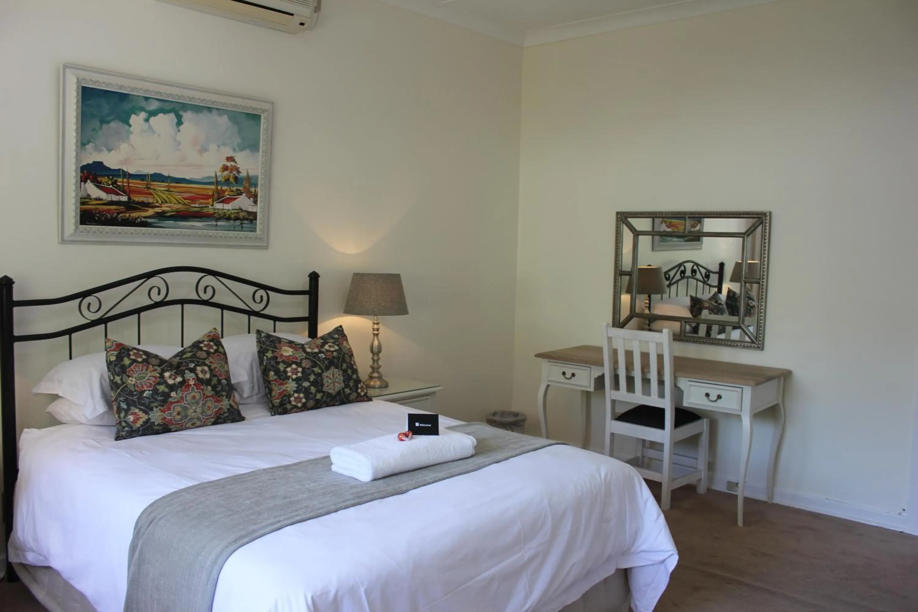 Photo of the whole room, Bed in Hathaway Guest House