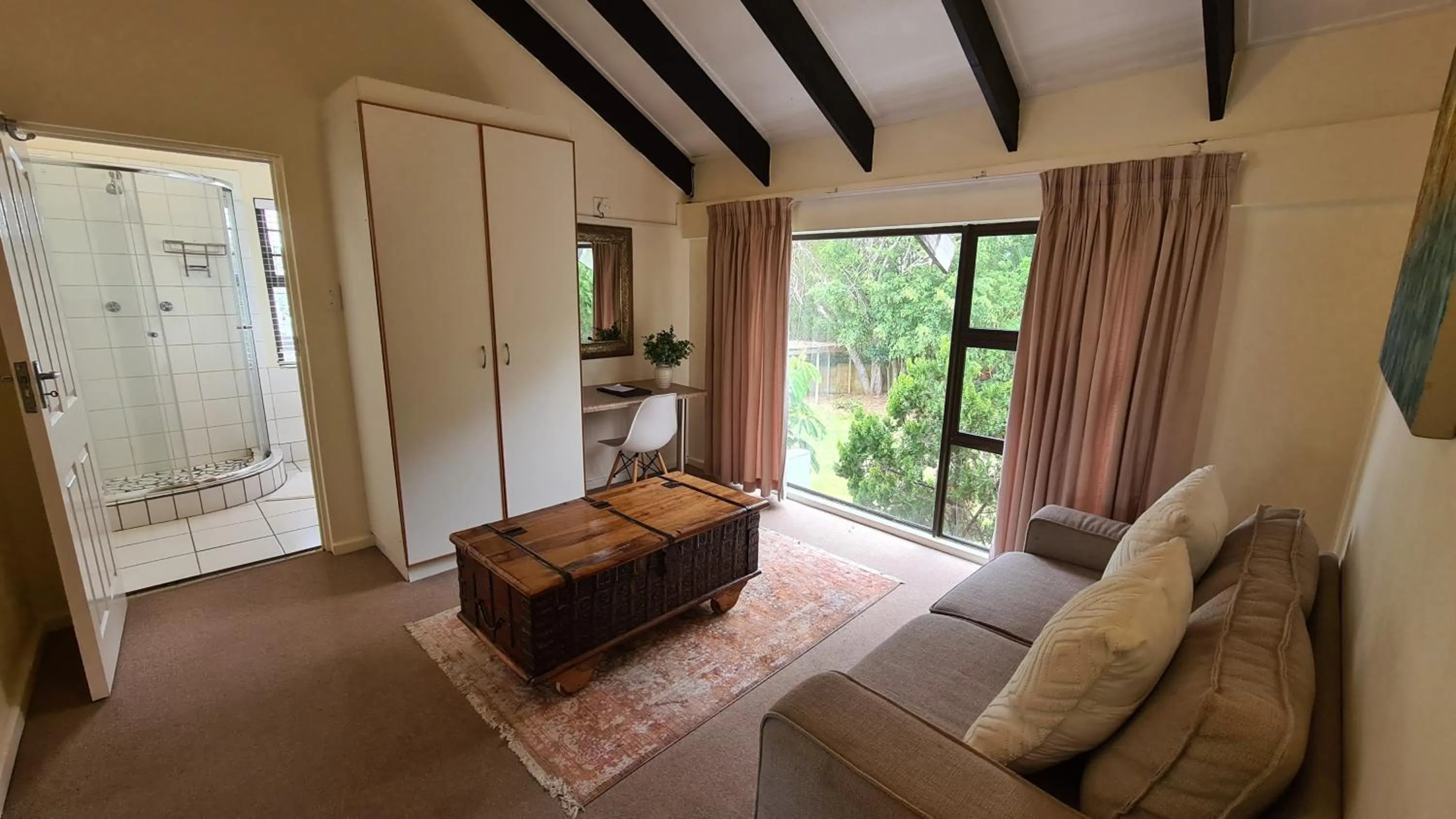 Living room in Hathaway Guest House