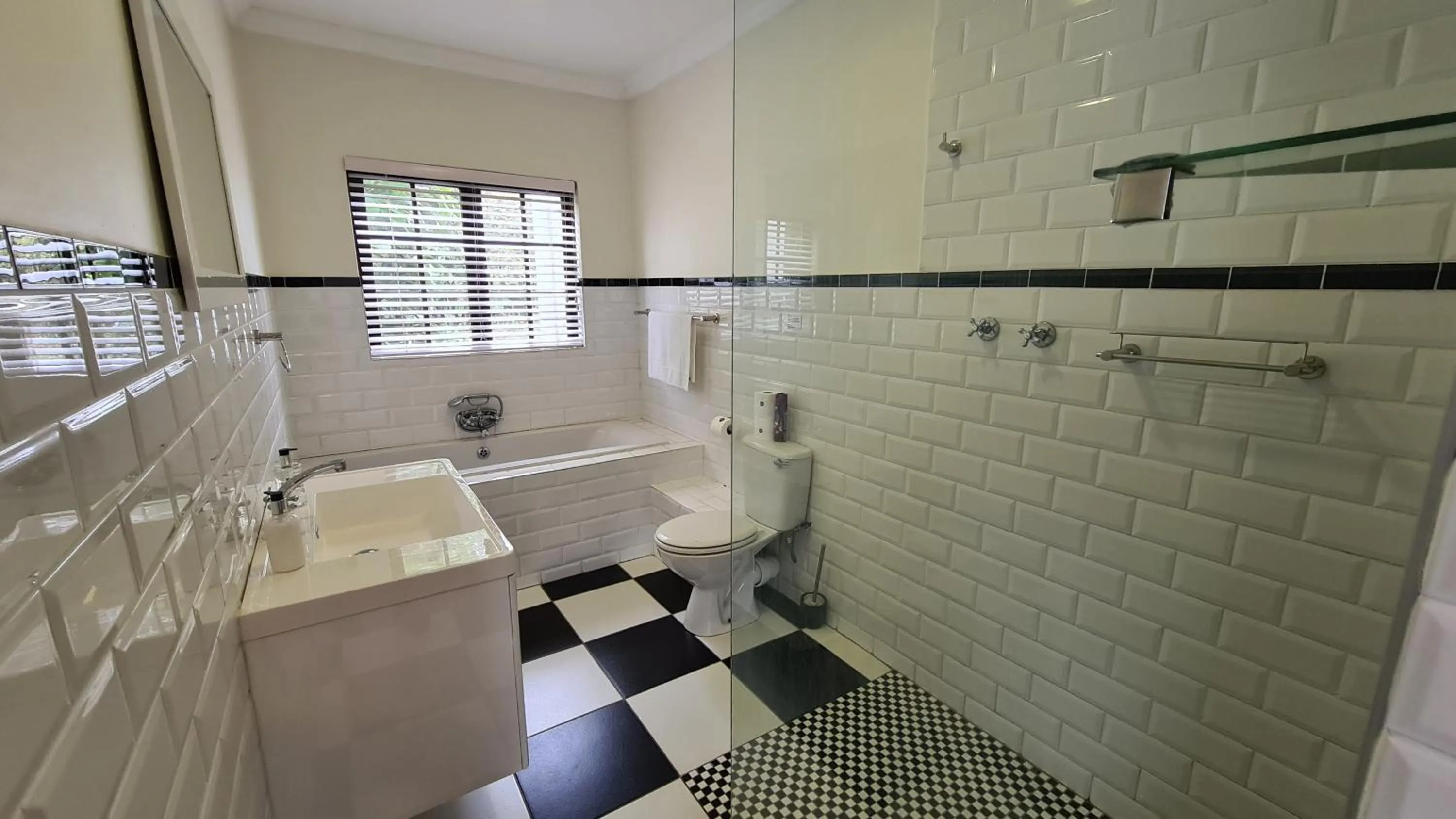 Bathroom in Hathaway Guest House