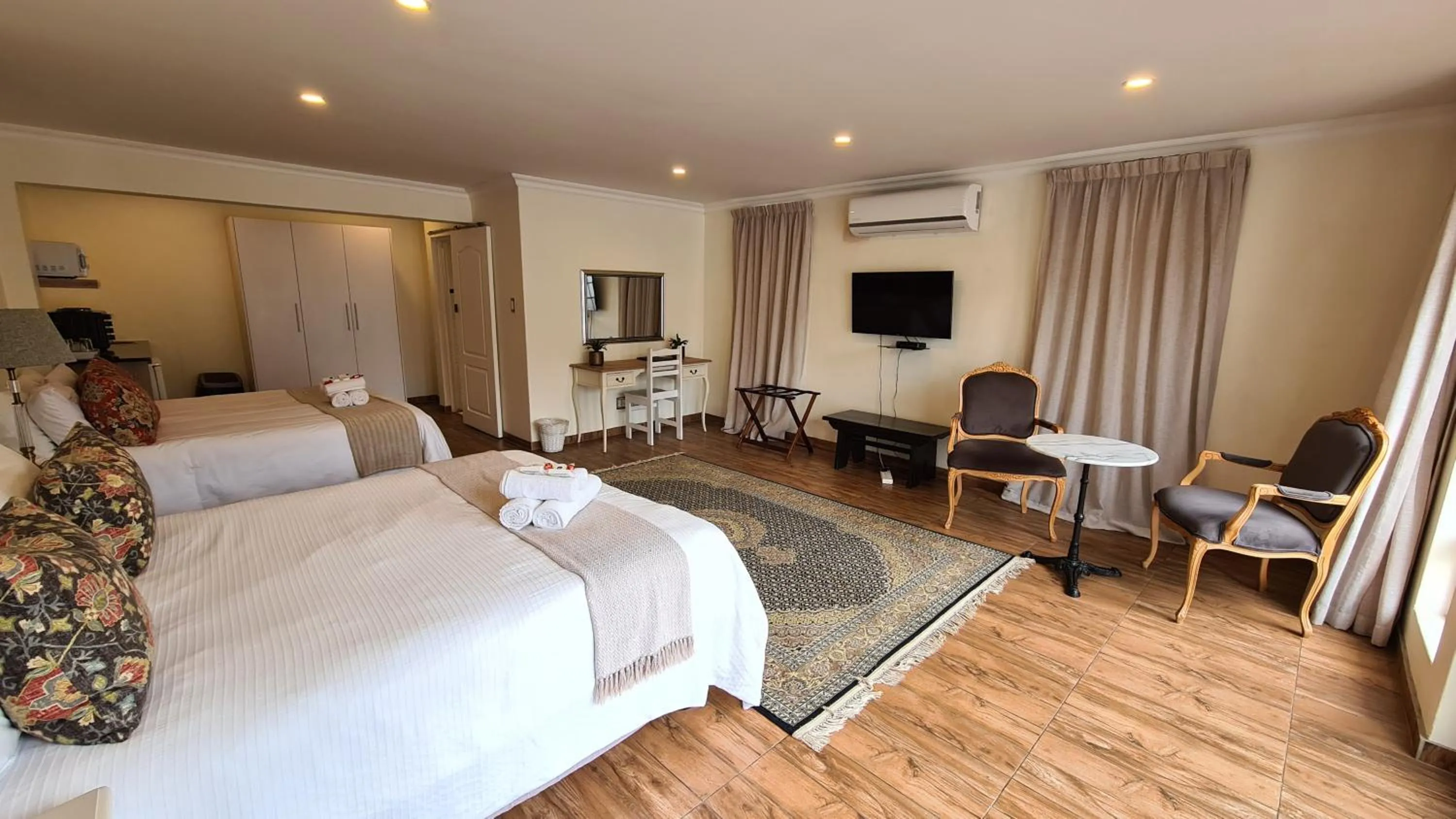 Photo of the whole room, Bed in Hathaway Guest House