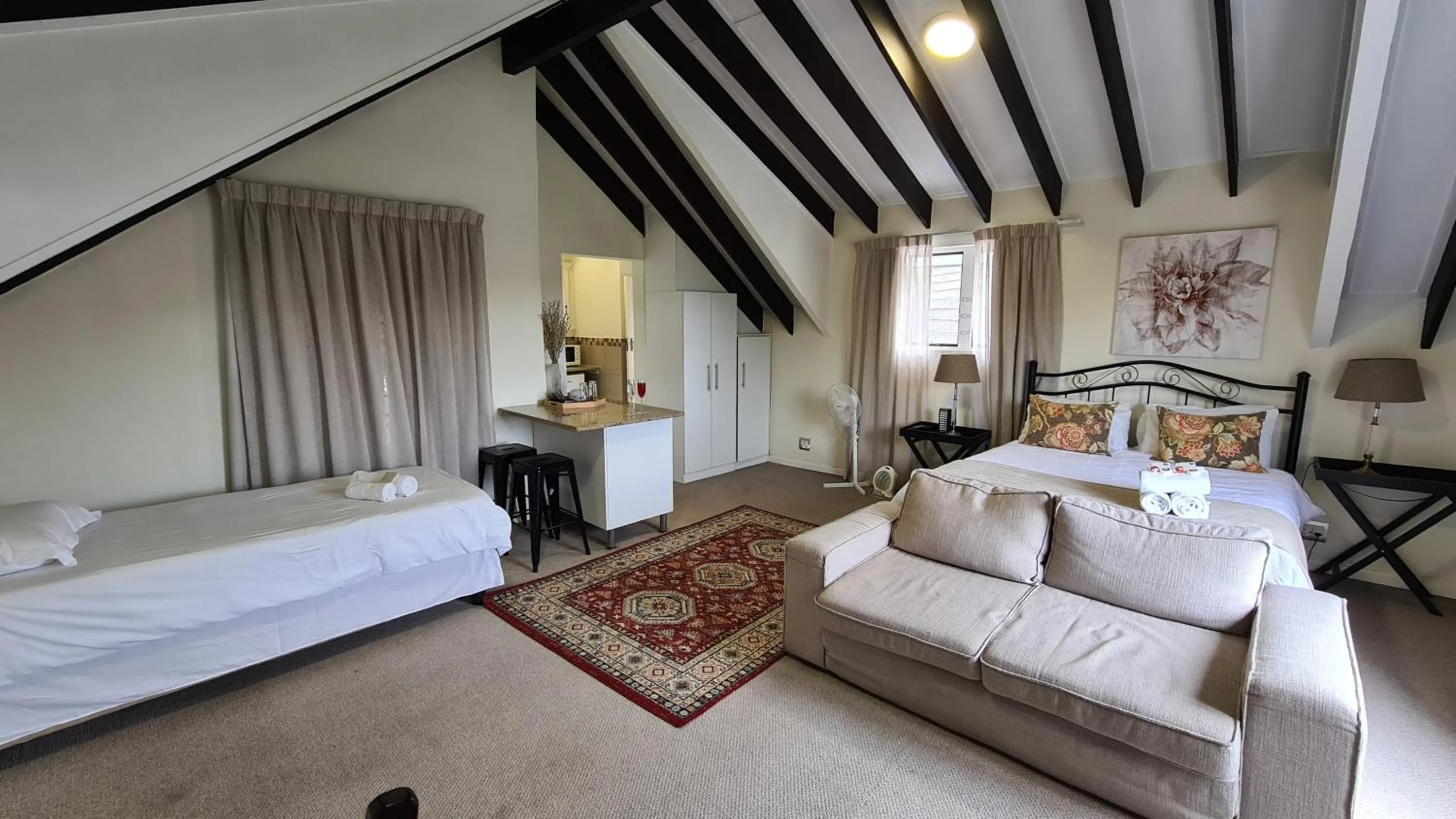 Photo of the whole room, Bed in Hathaway Guest House