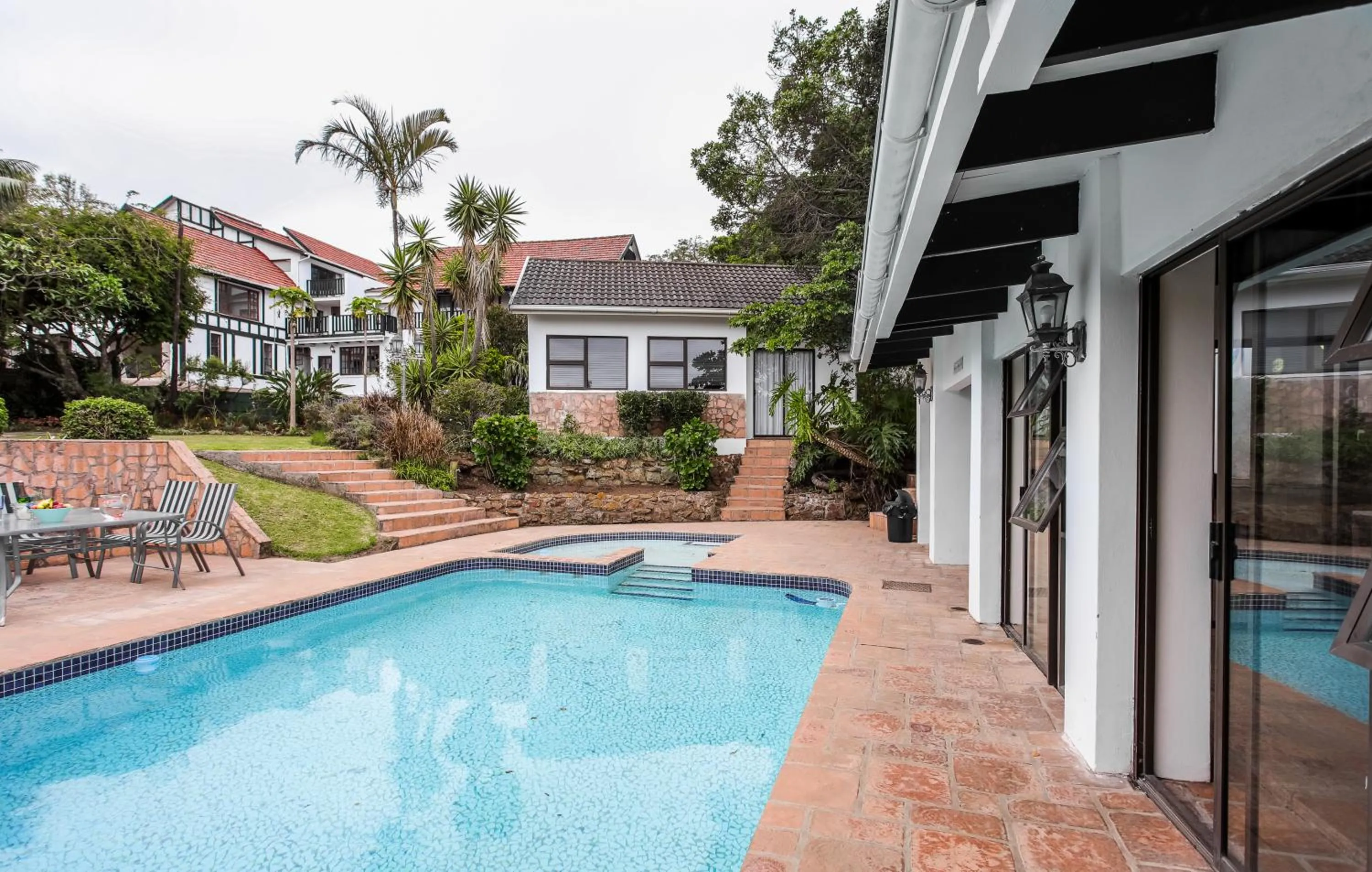 Swimming pool in Hathaway Guest House
