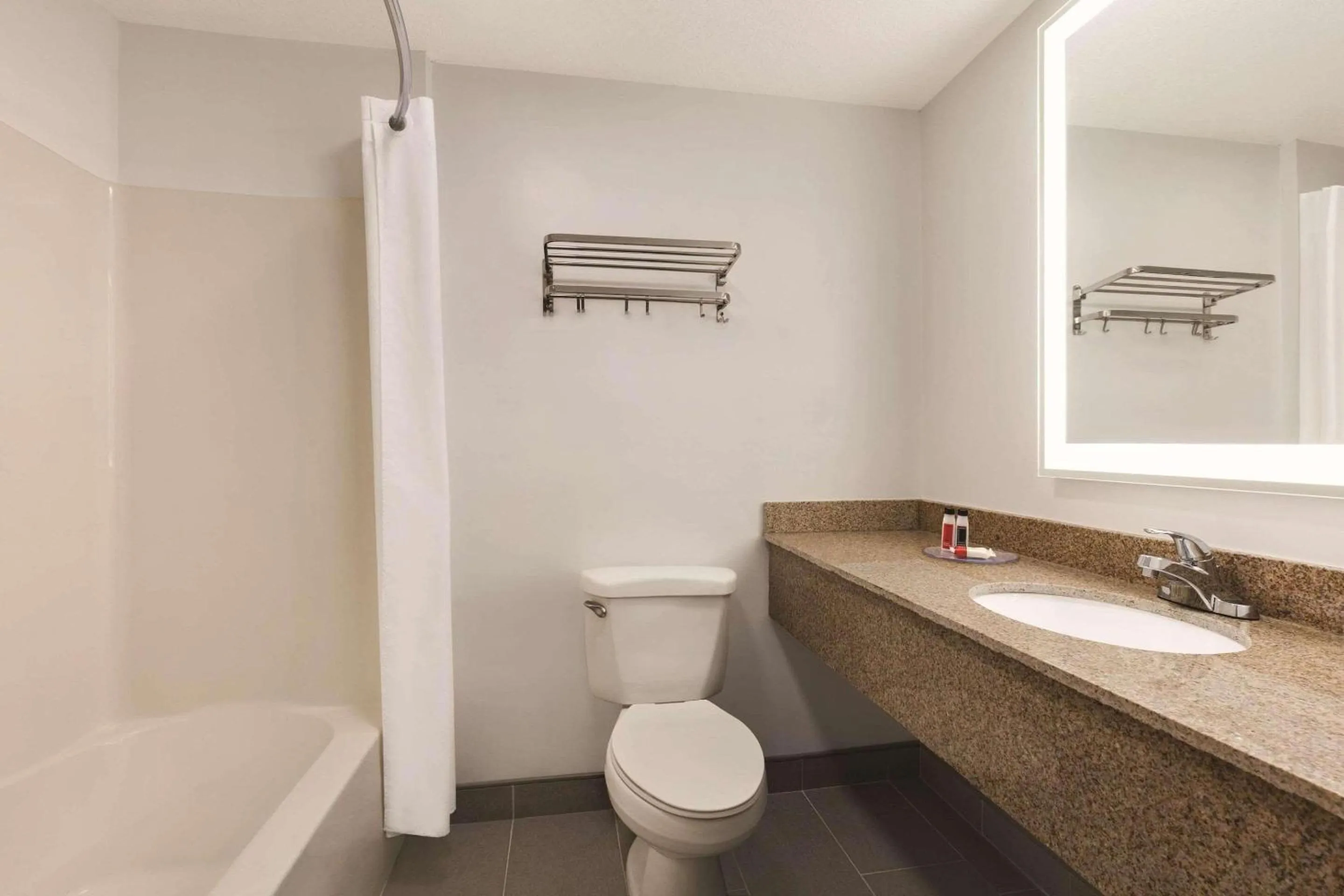 Bedroom in Country Inn & Suites by Radisson, Panama City, FL