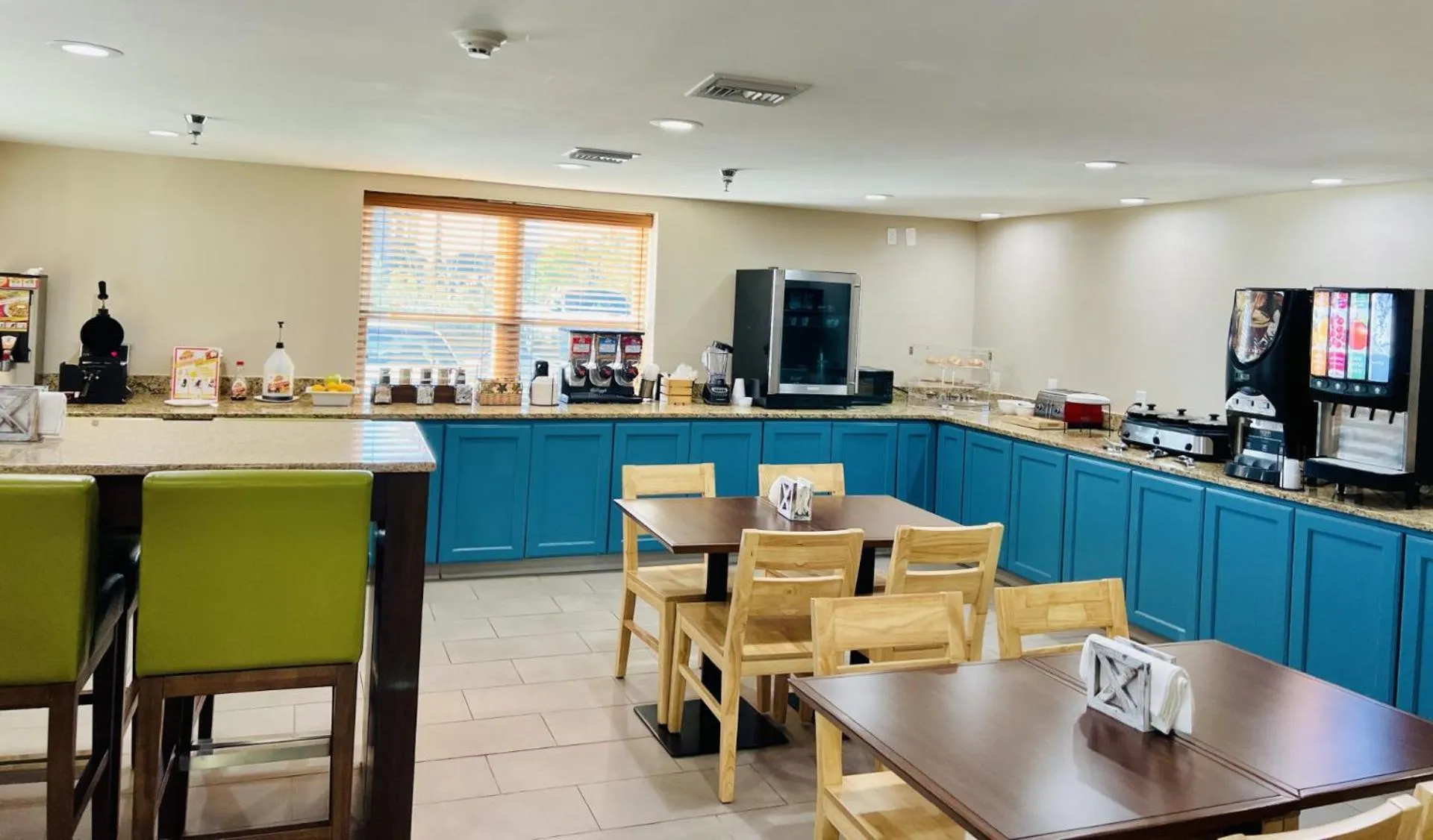 Breakfast in Country Inn & Suites by Radisson, Panama City, FL