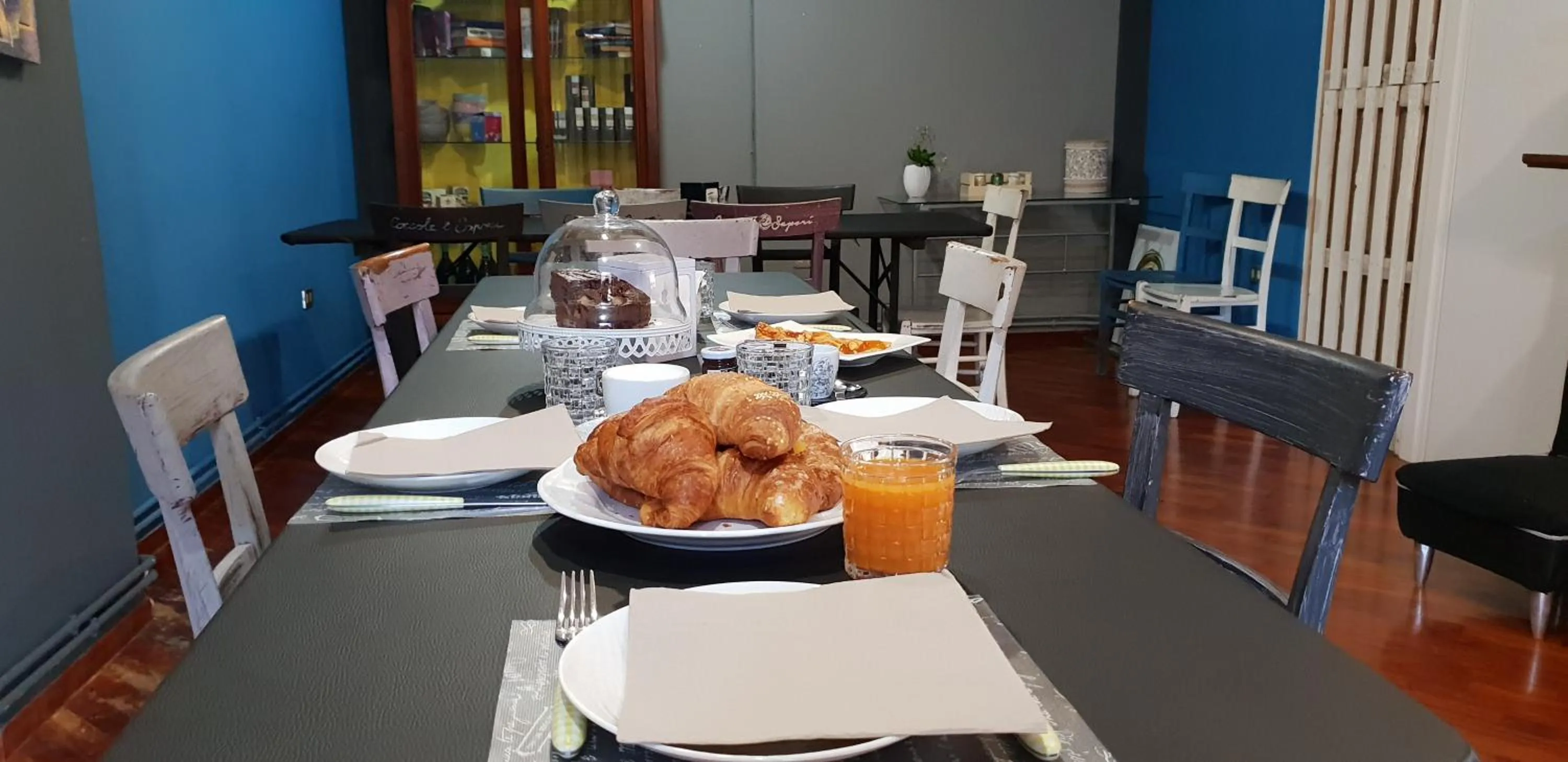 Food and drinks in Home Sweet Home