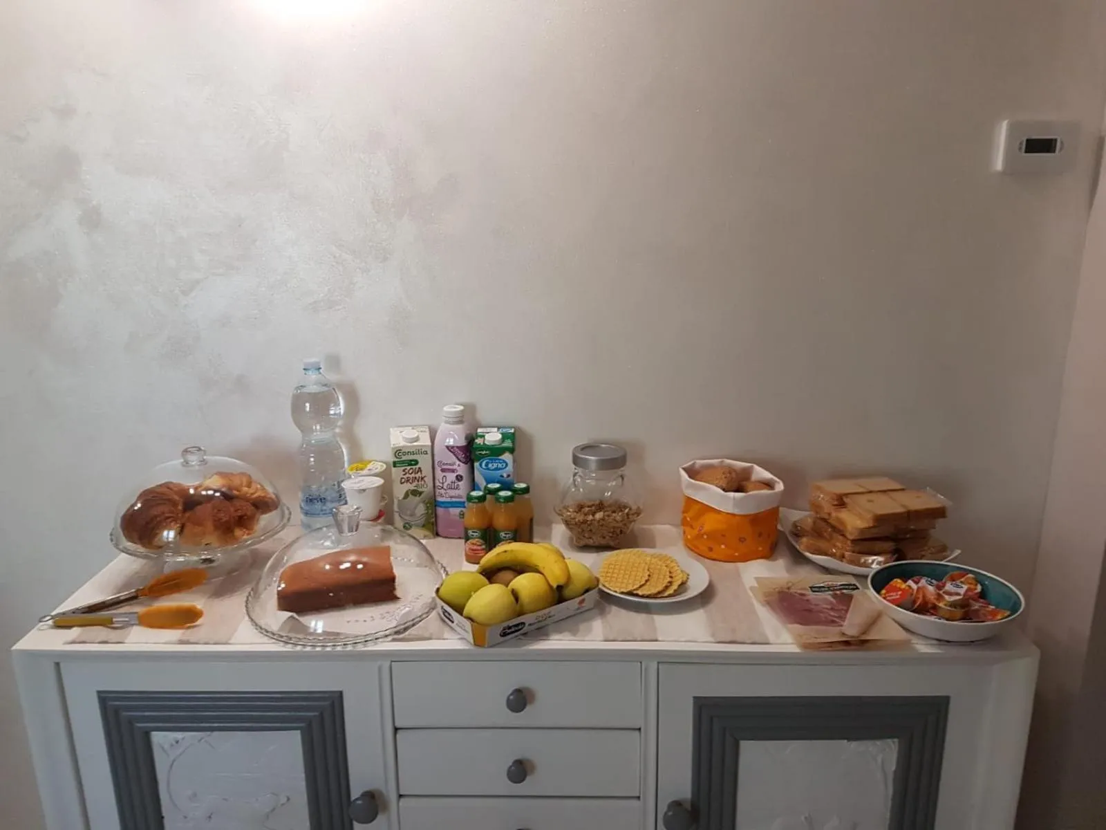 Food and drinks in Home Sweet Home