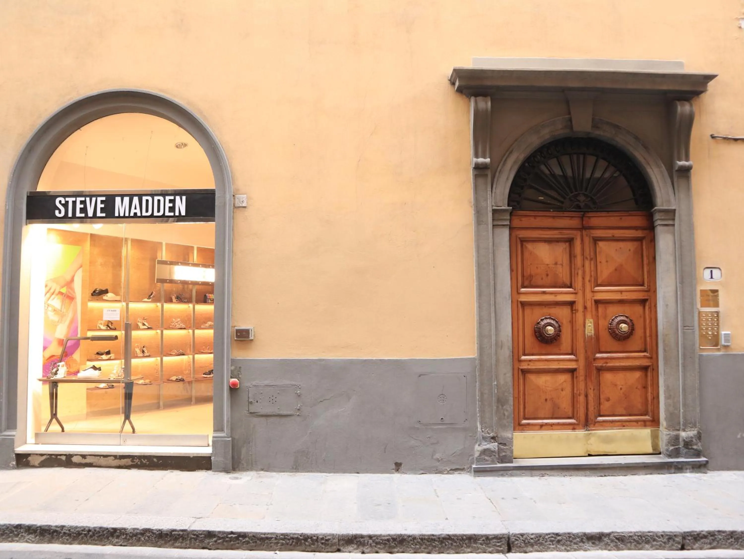 Facade/entrance in Le Tre Lune Suites