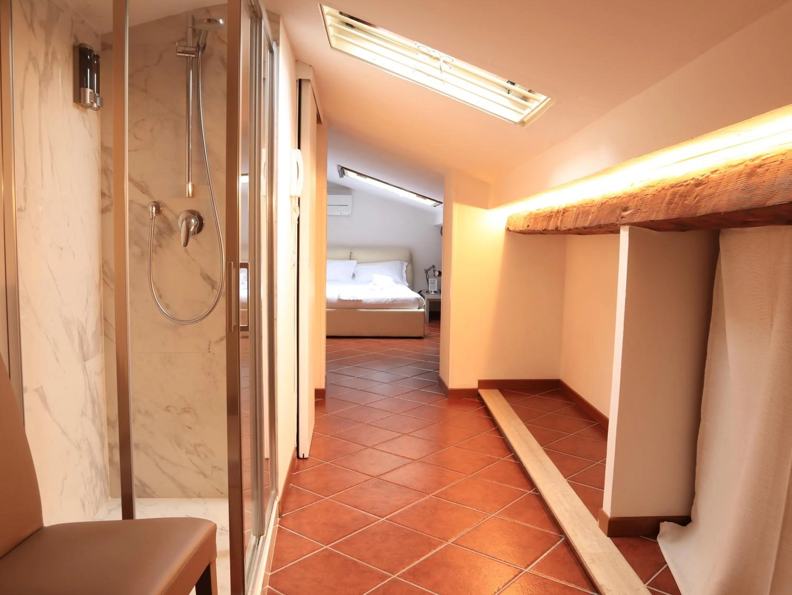 Photo of the whole room in Le Tre Lune Suites