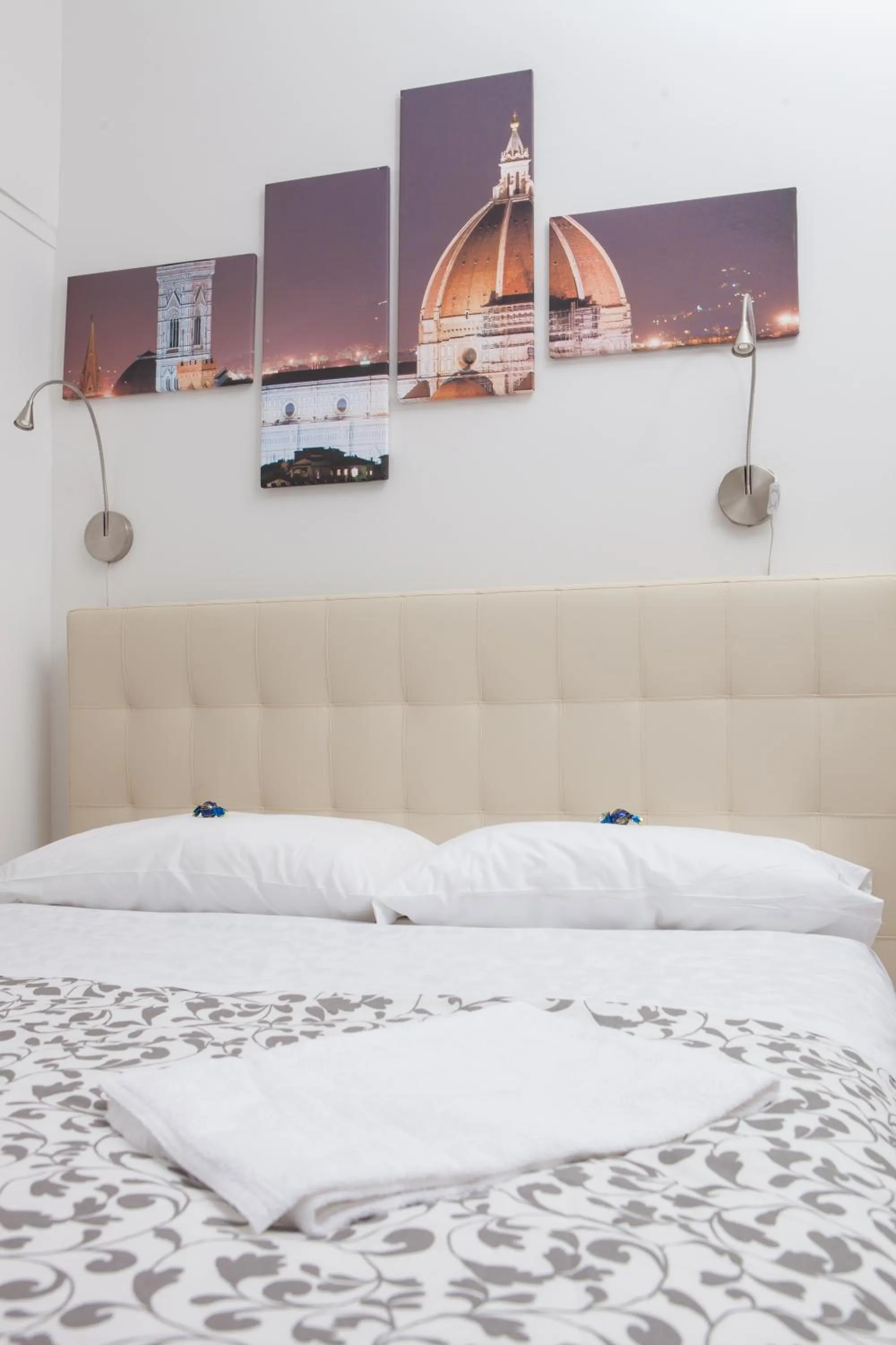 Decorative detail, Bed in Le Tre Lune Suites