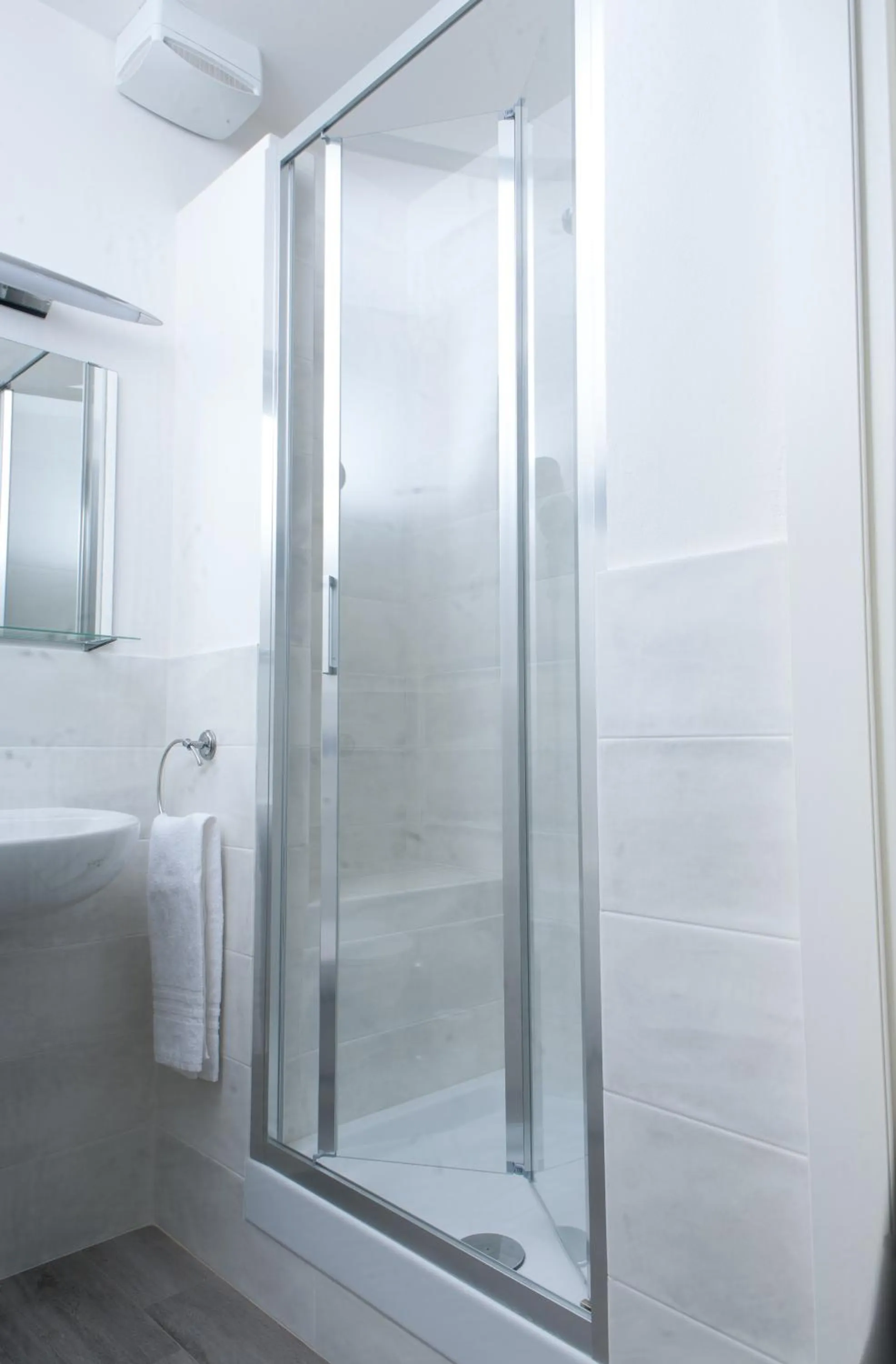 Shower in Le Tre Lune Suites