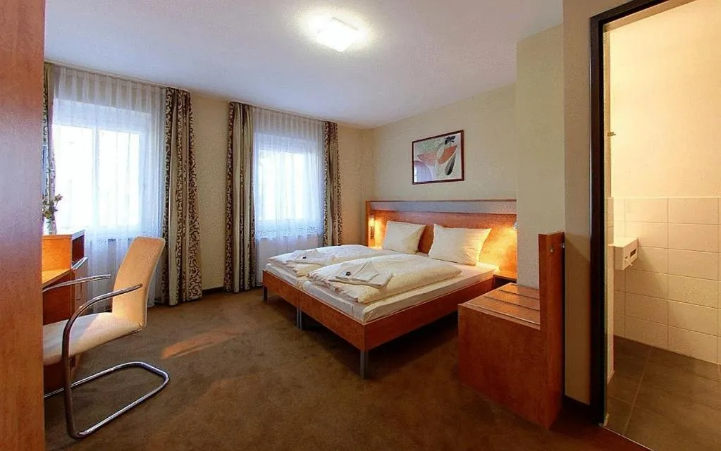 Day, Bed in Hotel Gasthof Groß