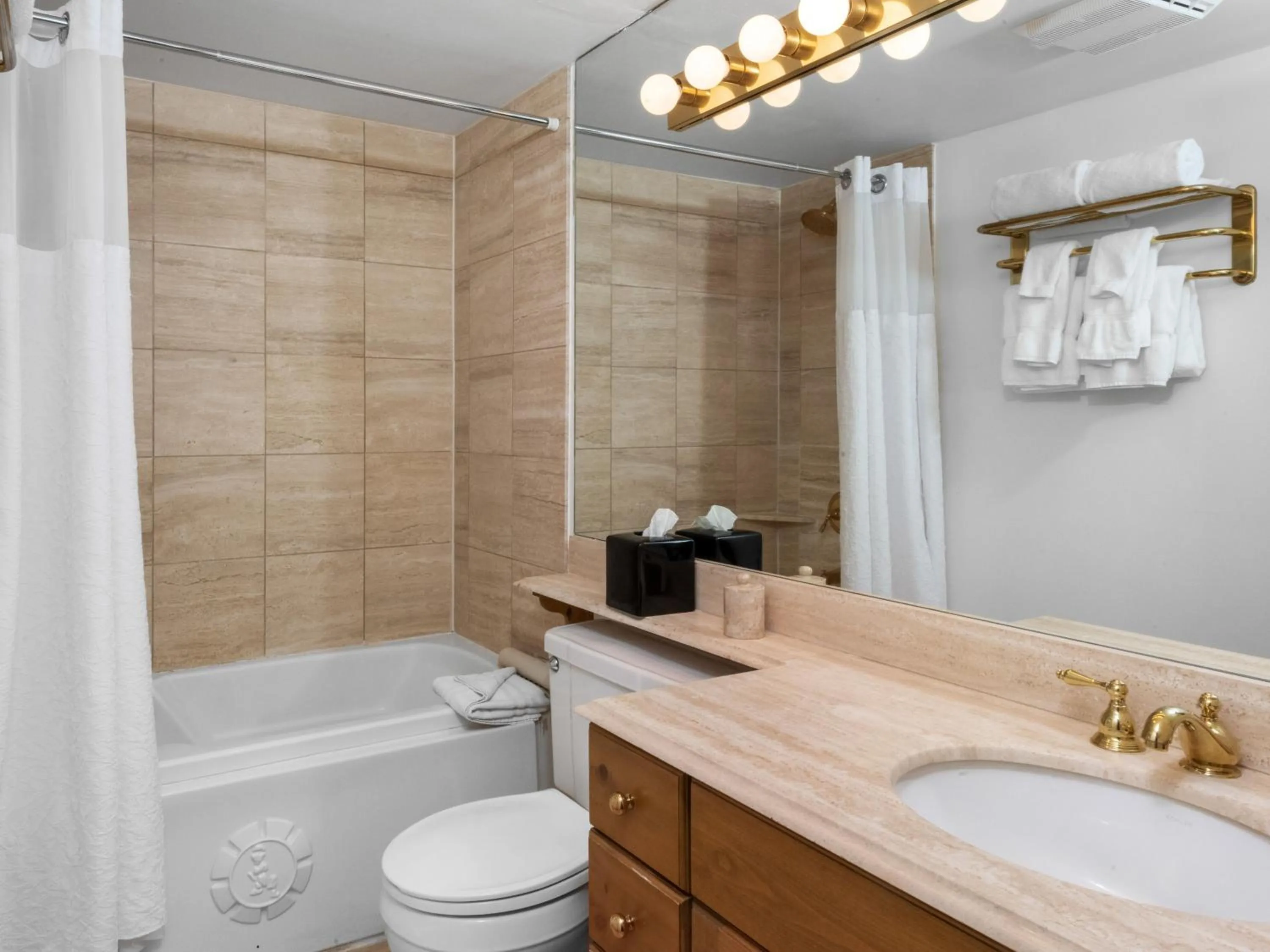 Shower in Christiania Lodge