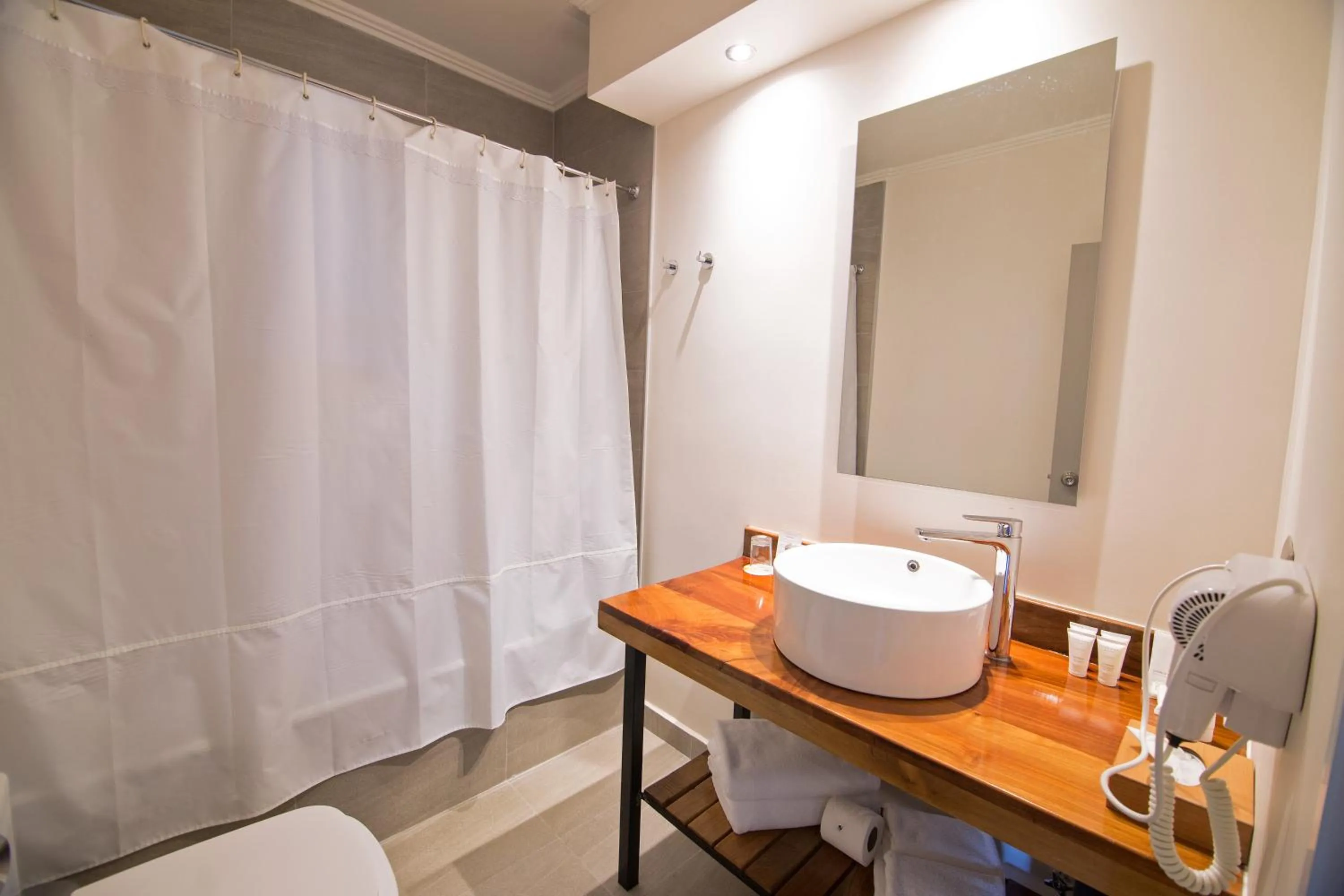 Photo of the whole room in Hotel Enjoy Pucón