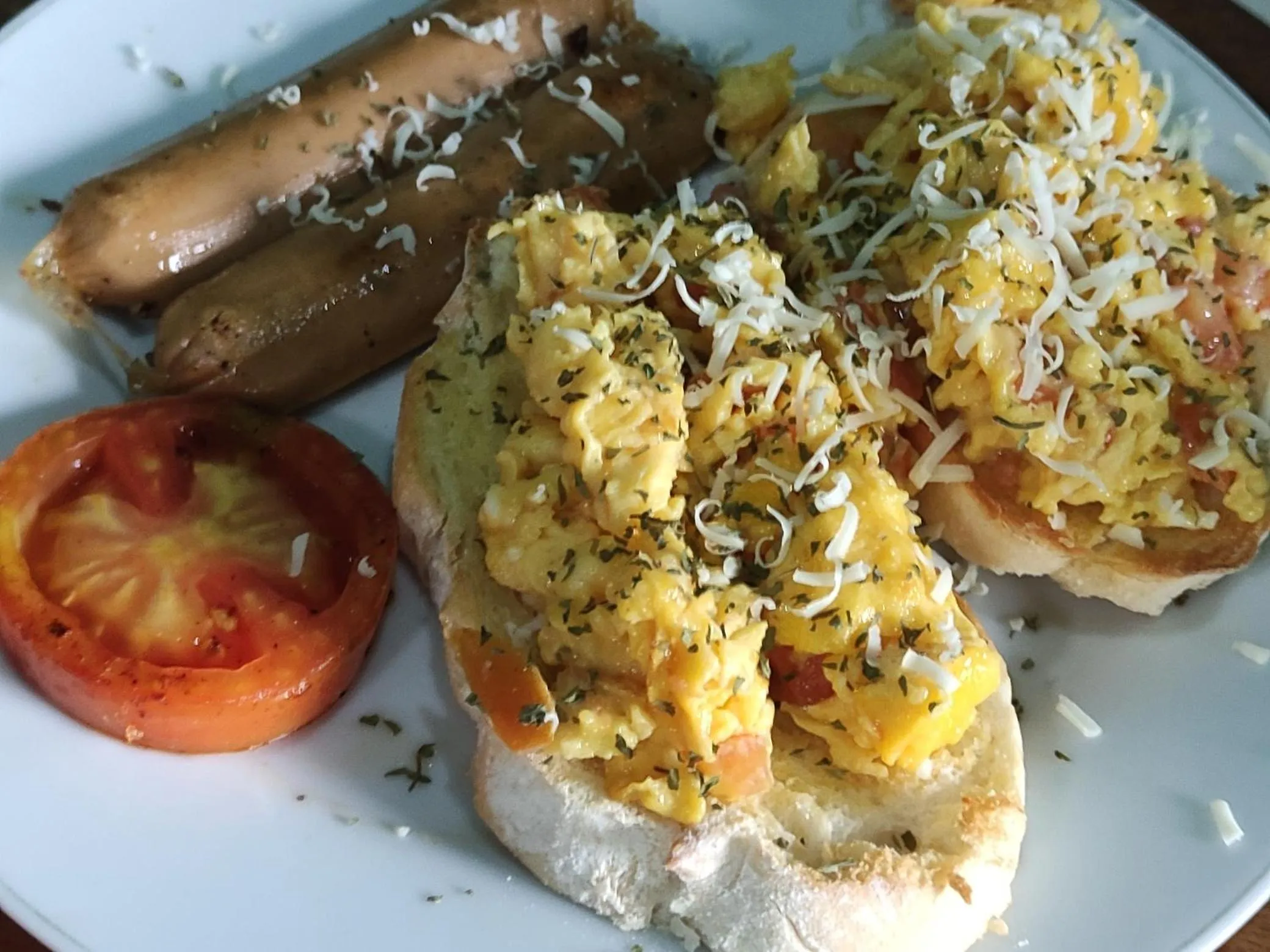 Food and drinks in Apit Lawang Villas & Resto