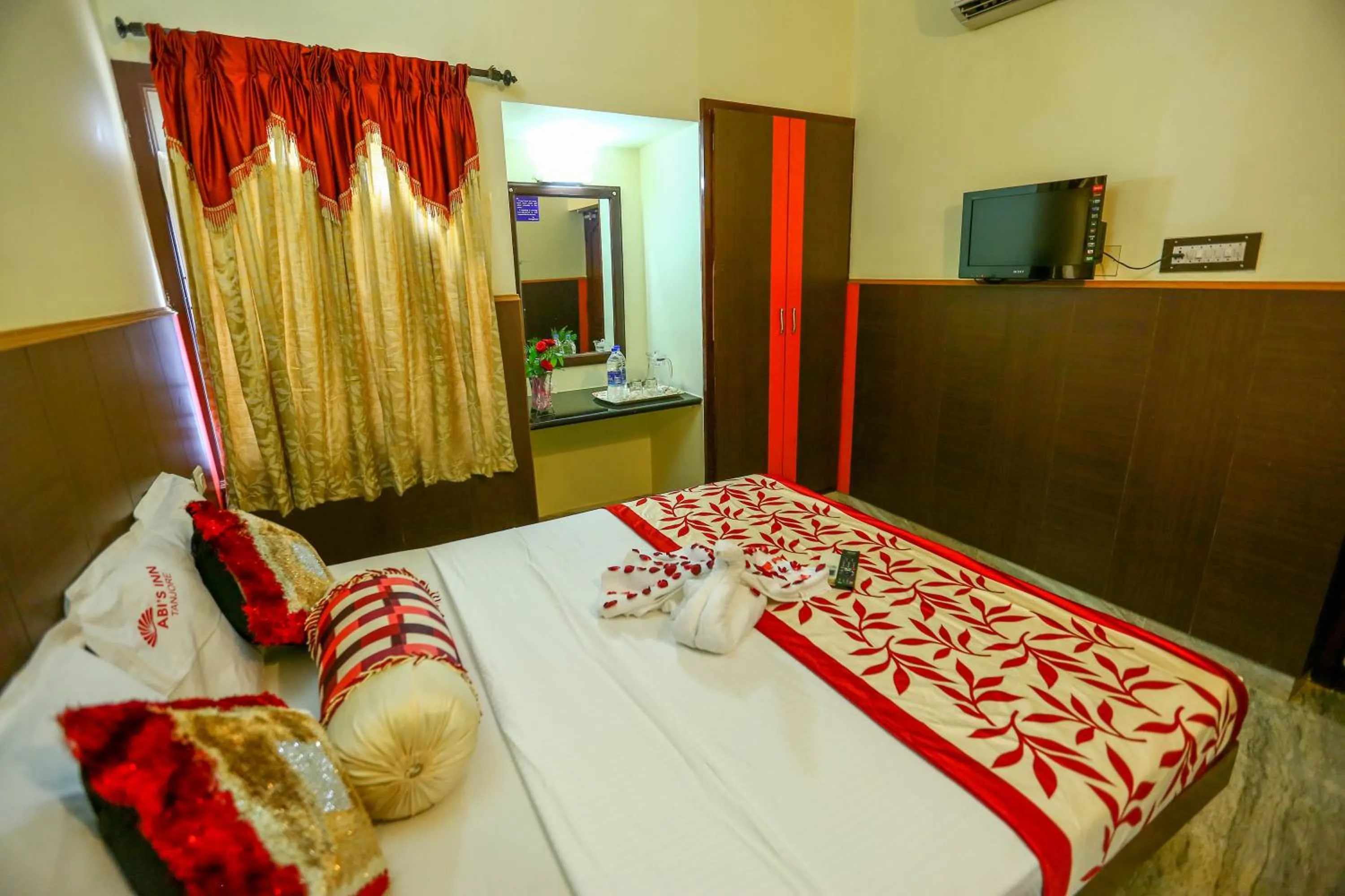 Bed in Hotel Abi's Inn