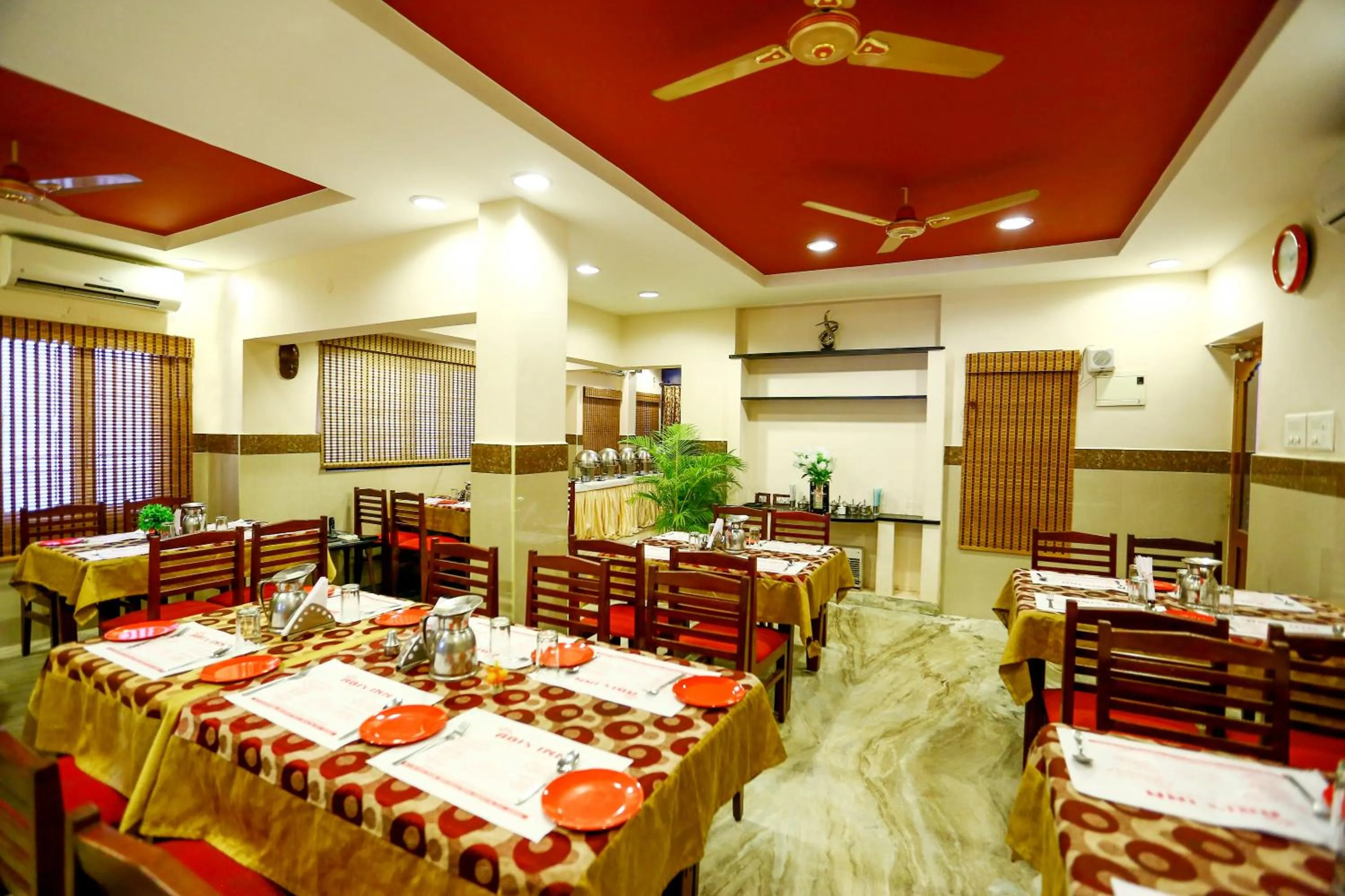 Restaurant/places to eat in Hotel Abi's Inn