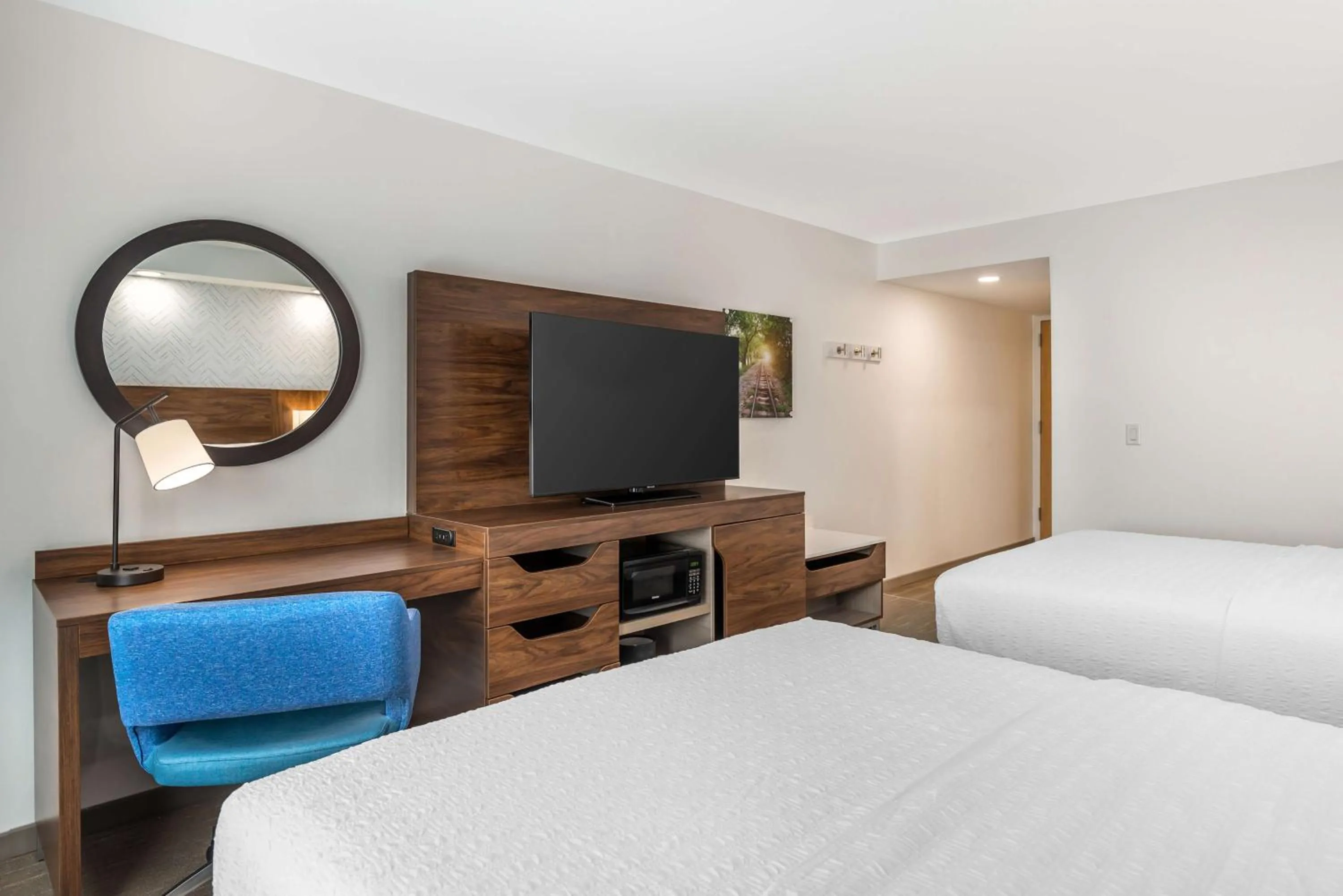 Bedroom, Bed in Hampton Inn Petersburg-Fort Lee