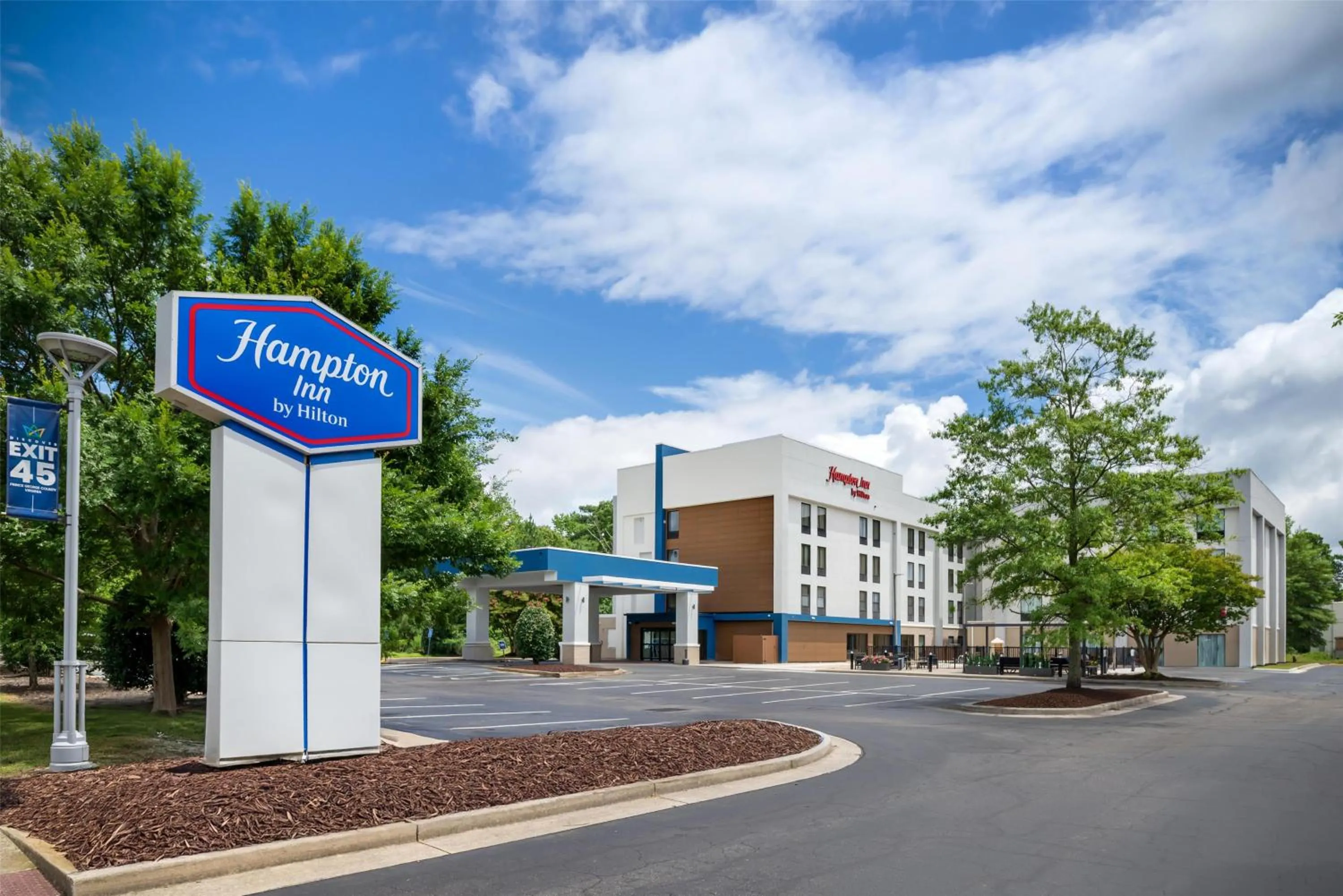 Property building in Hampton Inn Petersburg-Fort Lee