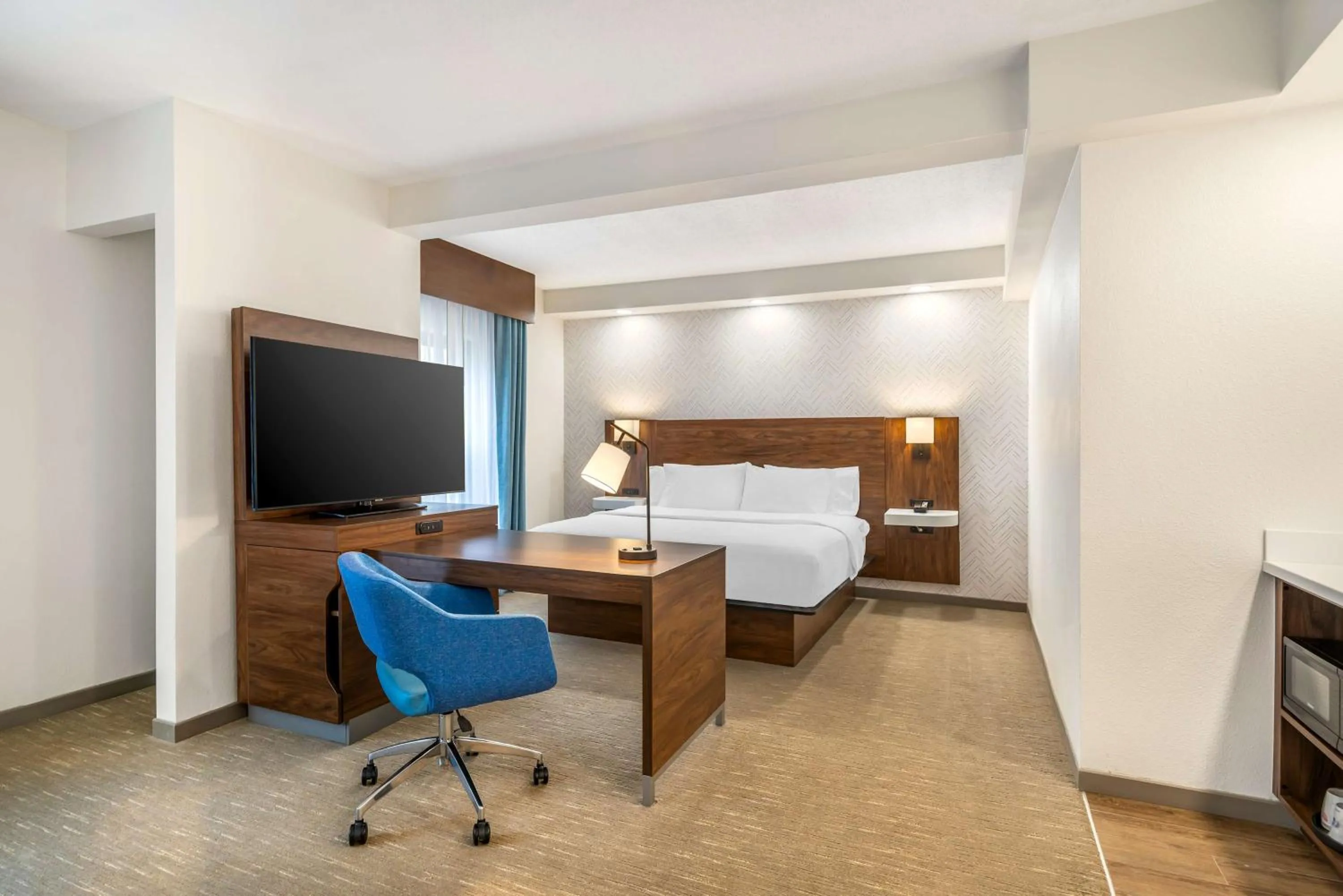 Bedroom, Bed in Hampton Inn Petersburg-Fort Lee