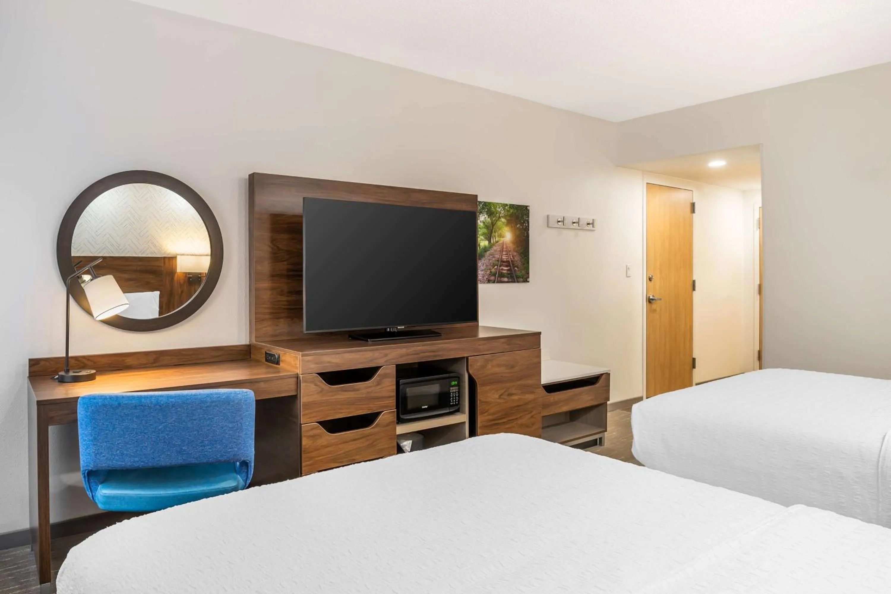 Bedroom, Bed in Hampton Inn Petersburg-Fort Lee